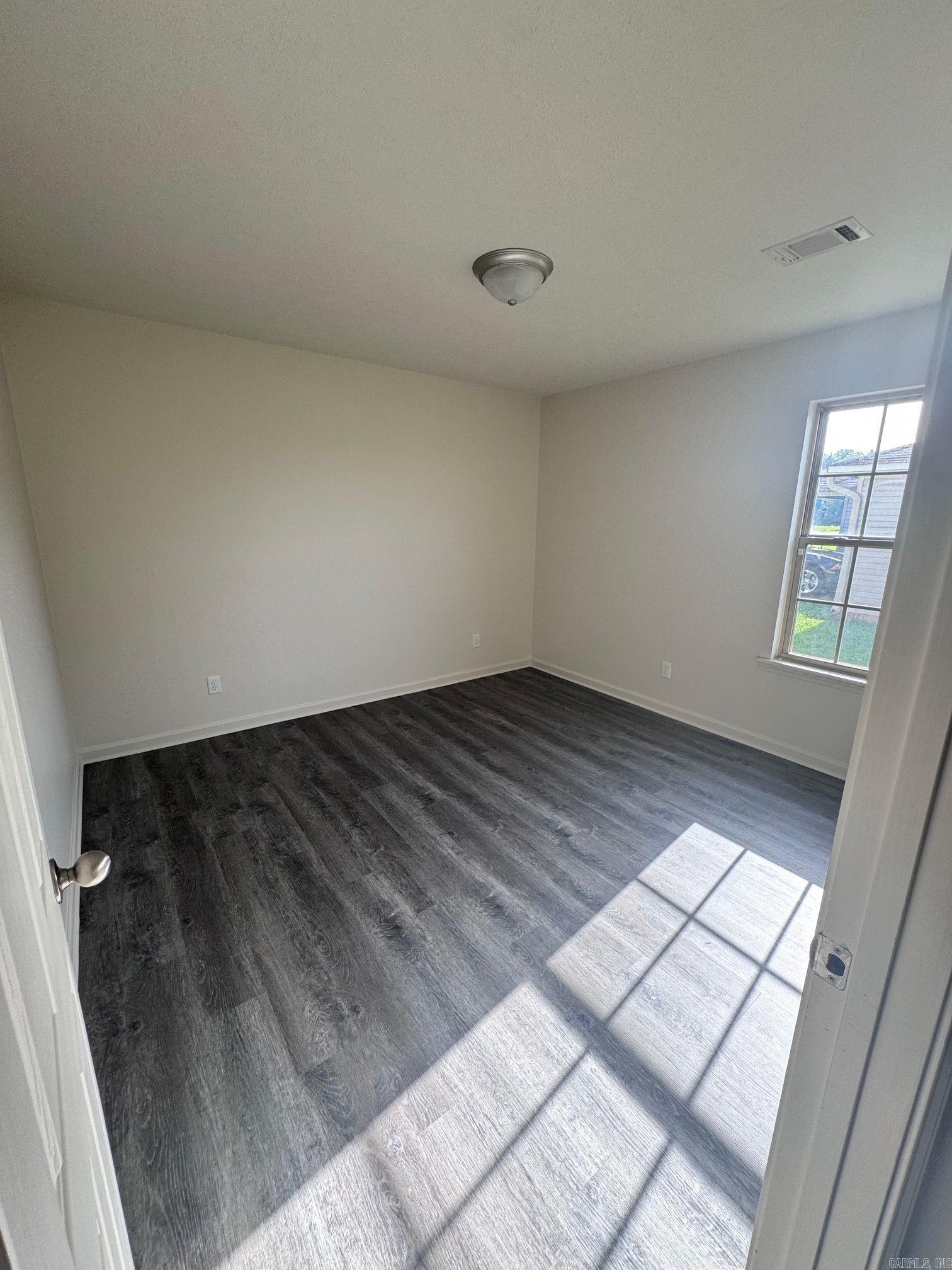 100 E Lauren Road Property Photo 19