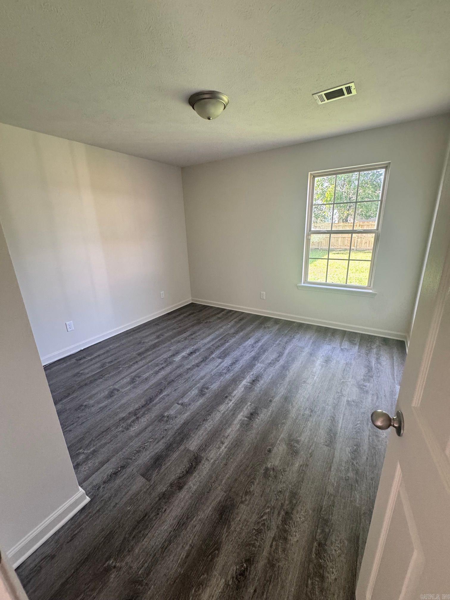 100 E Lauren Road Property Photo 20