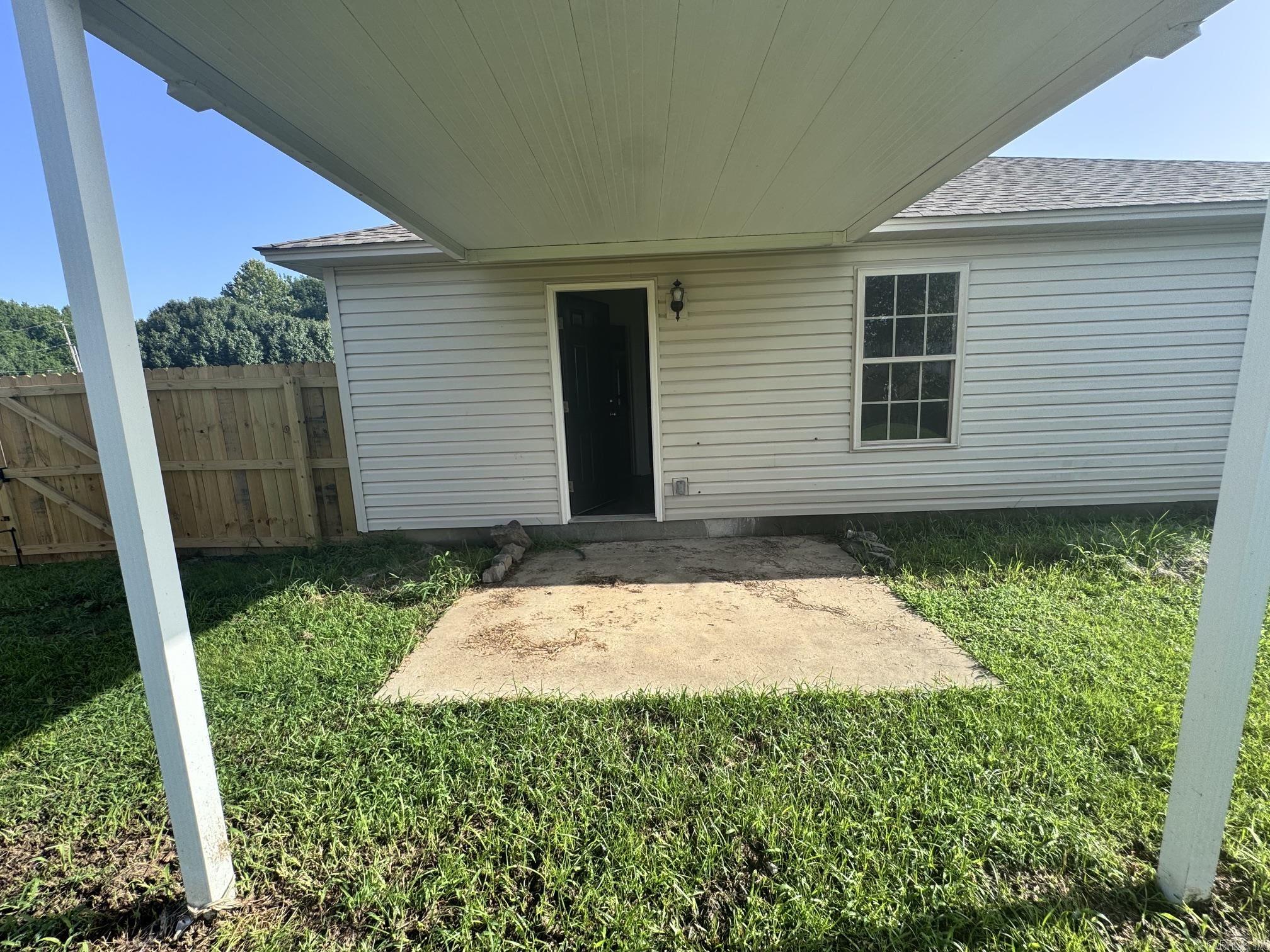 100 E Lauren Road Property Photo 21