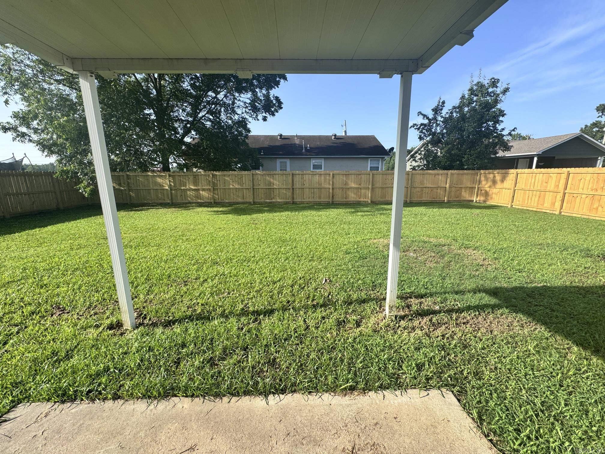100 E Lauren Road Property Photo 22