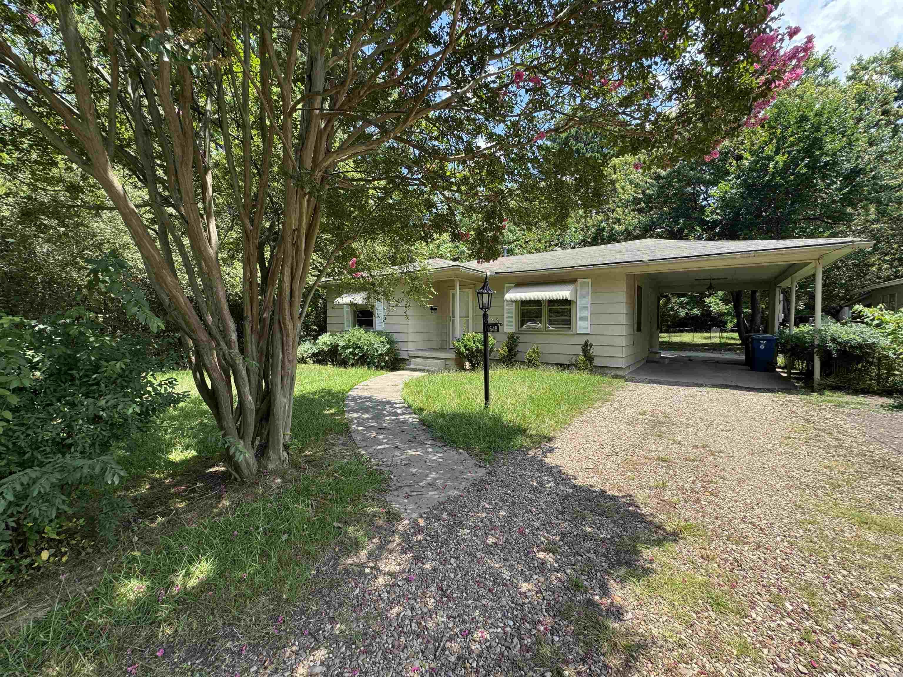 1648 Davis St Property Photo 1