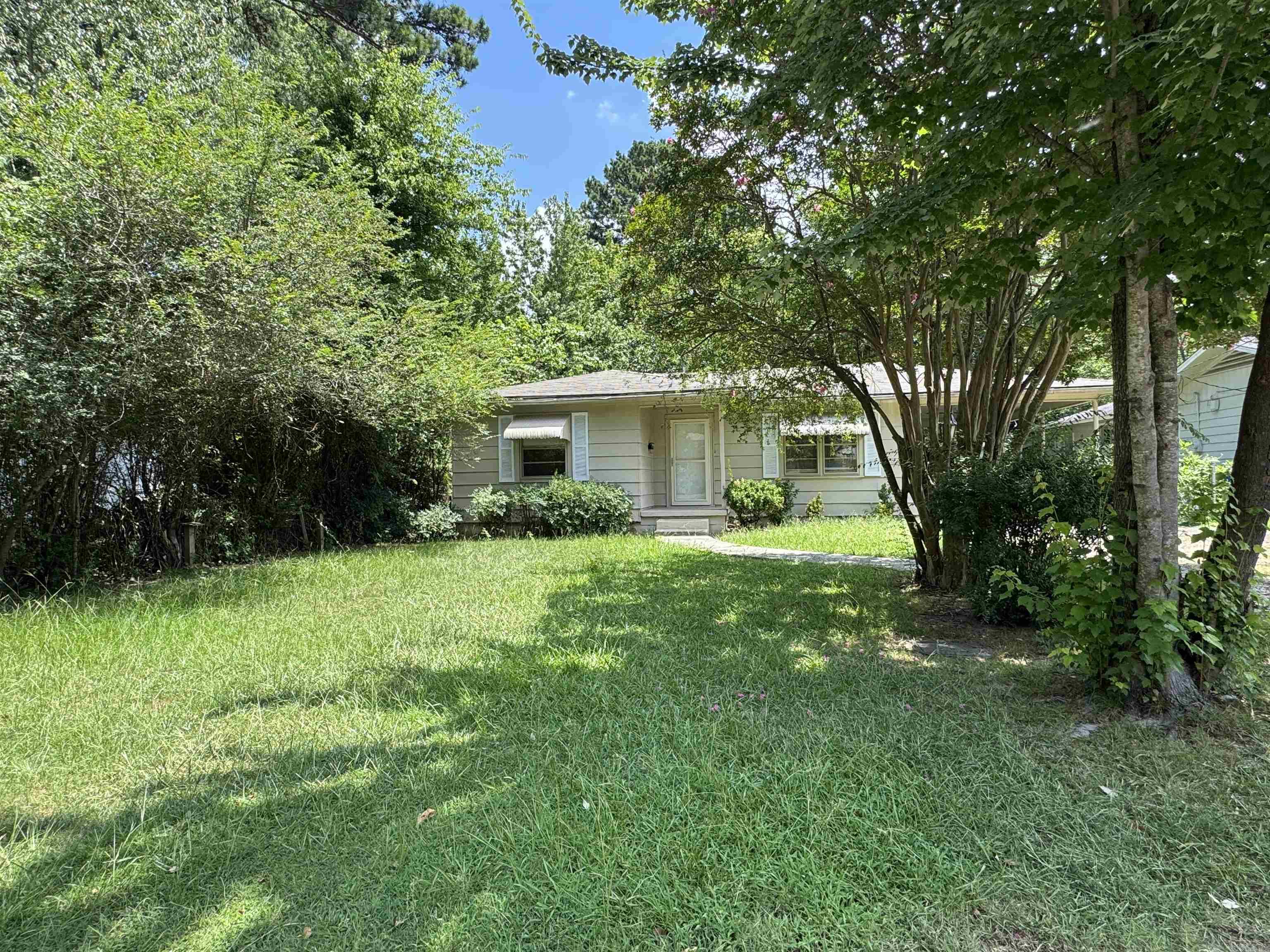 1648 Davis St Property Photo 2