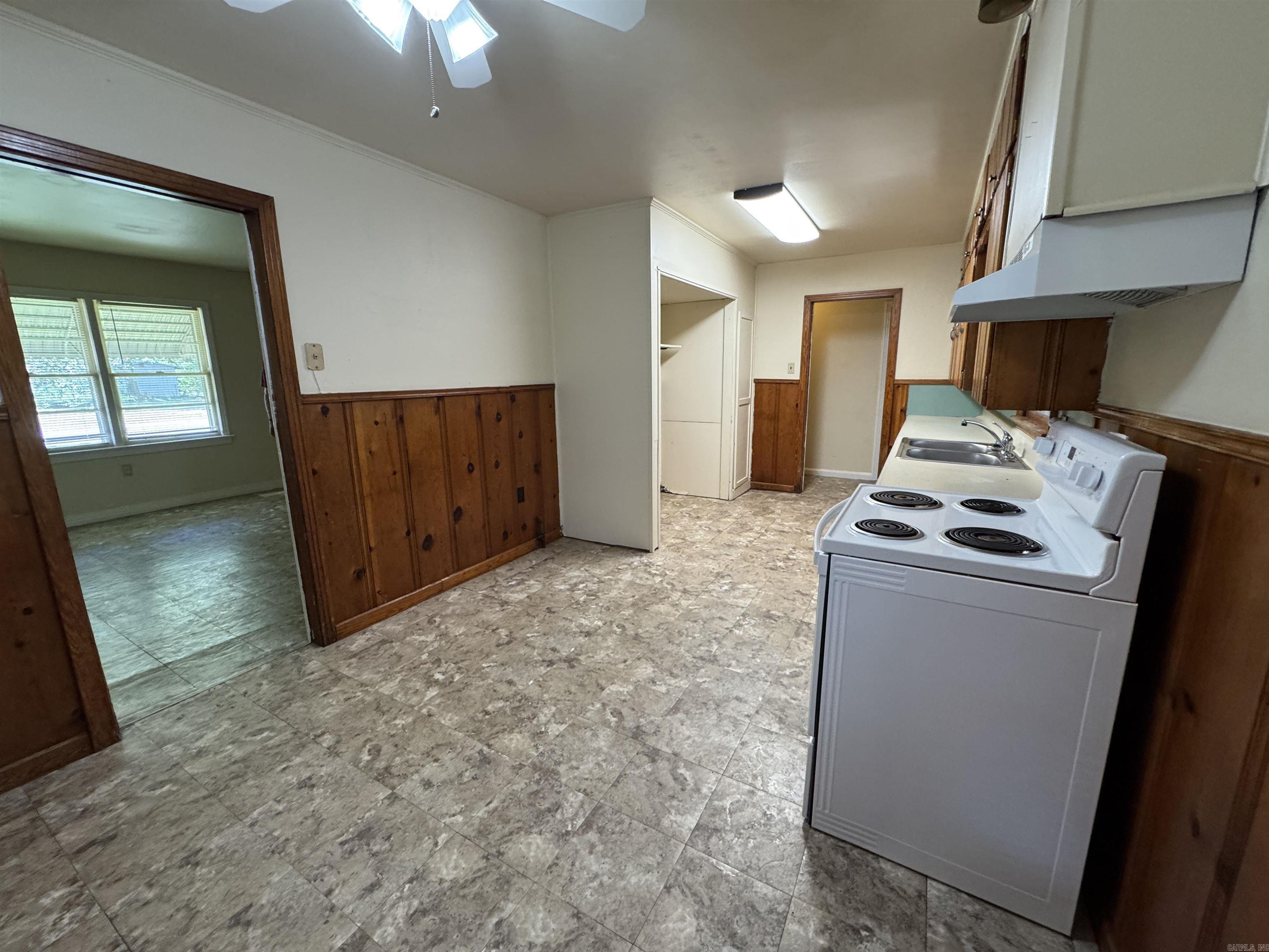 1648 Davis St Property Photo 6