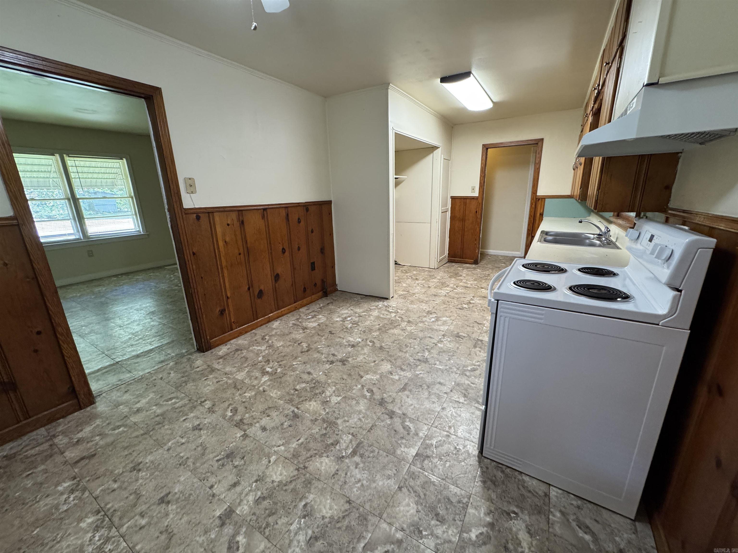 1648 Davis St Property Photo 7