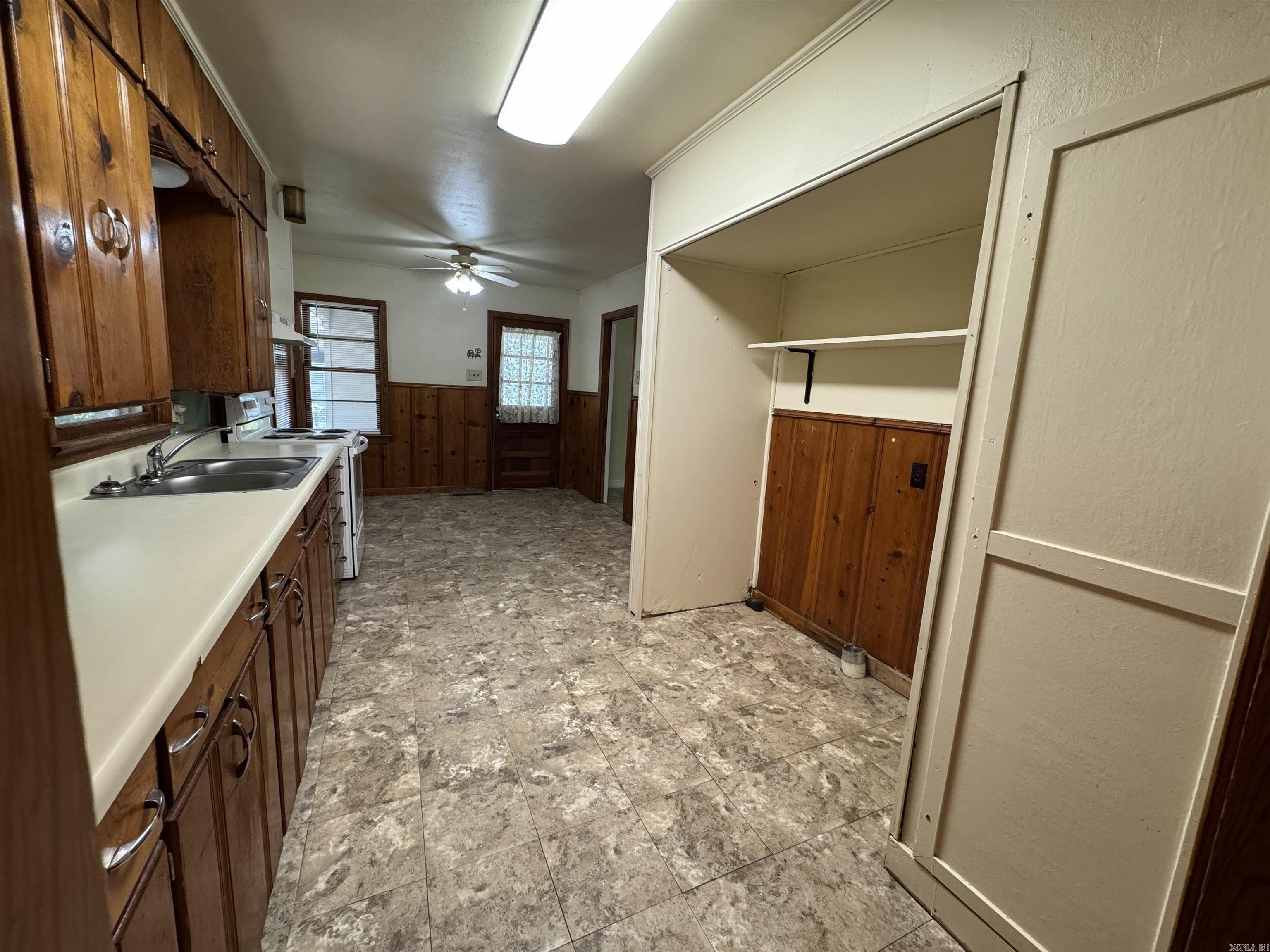 1648 Davis St Property Photo 8