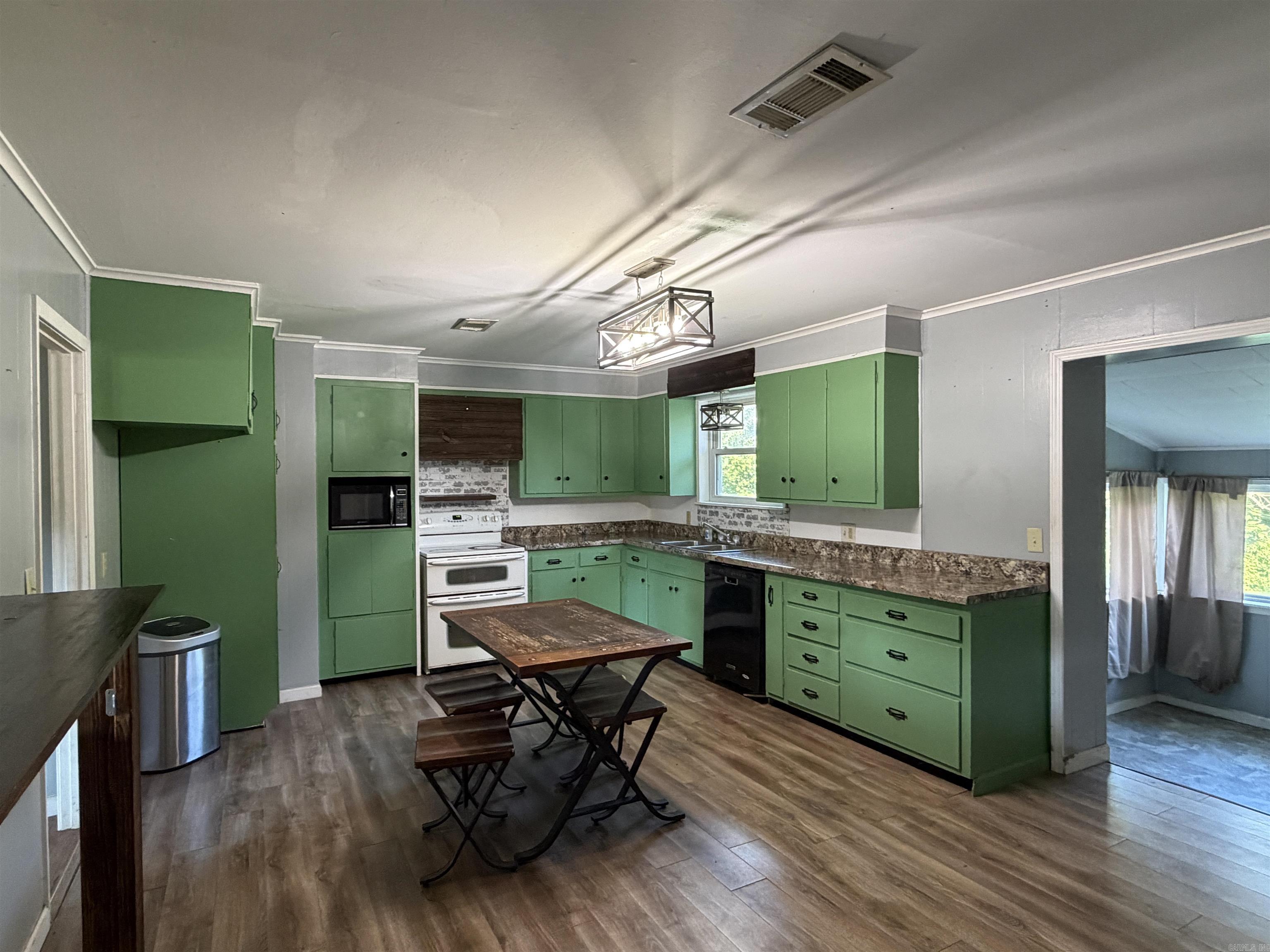 15711 Highway 425 Property Photo 4
