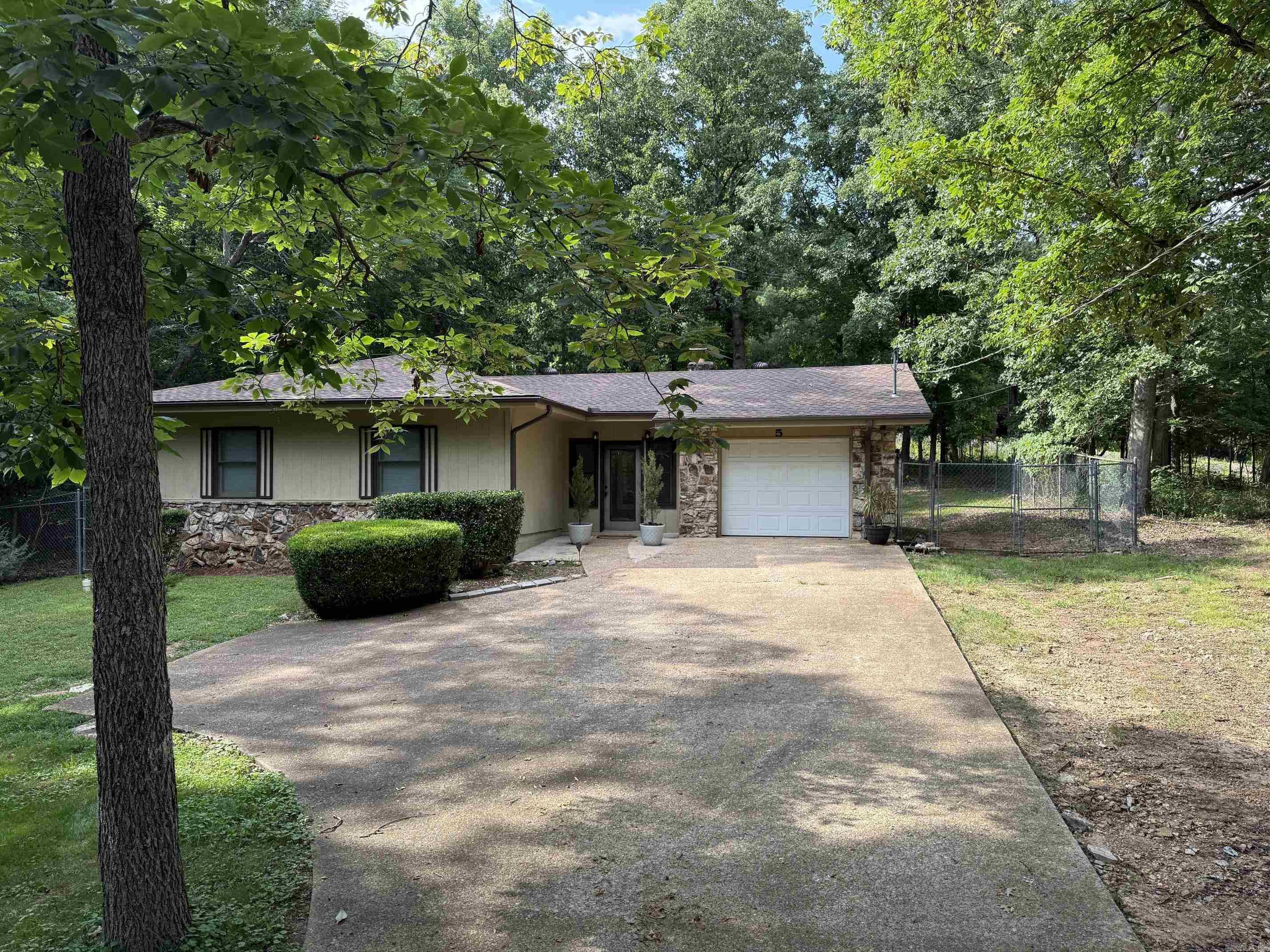 5 N Lakeshore Trace Property Photo 2