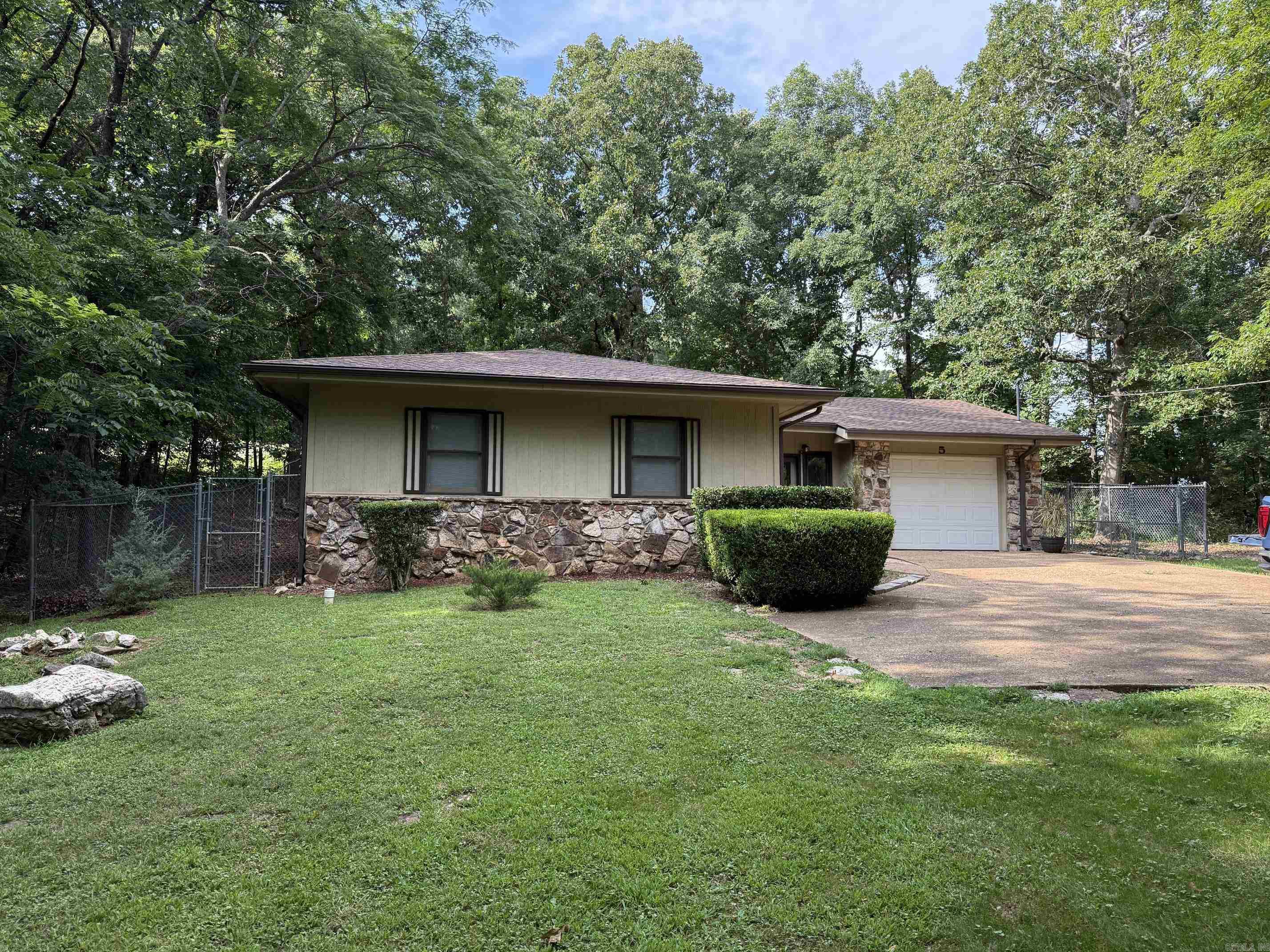 5 N Lakeshore Trace Property Photo 3