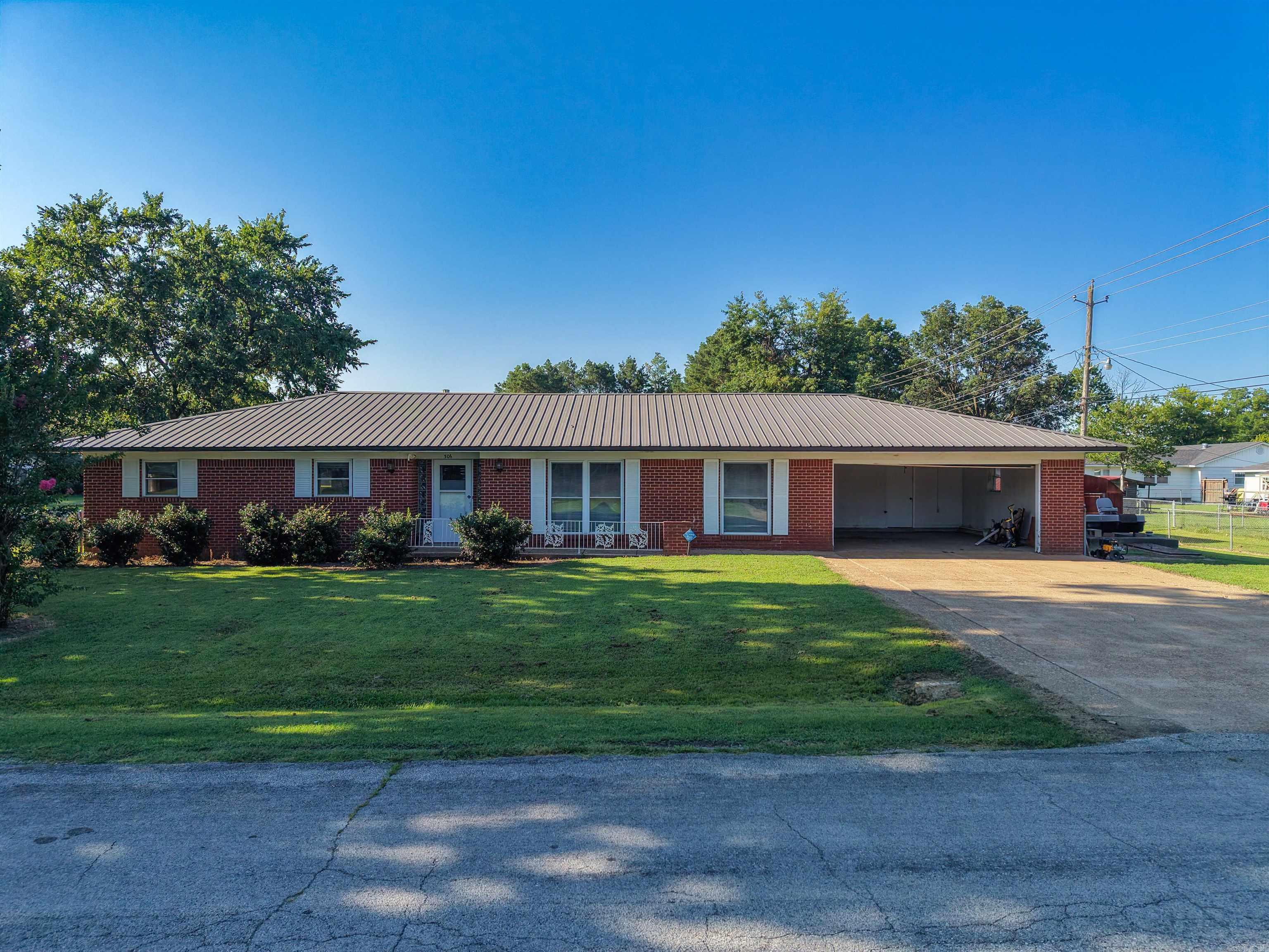 306 Arkansas Ave Property Photo 1