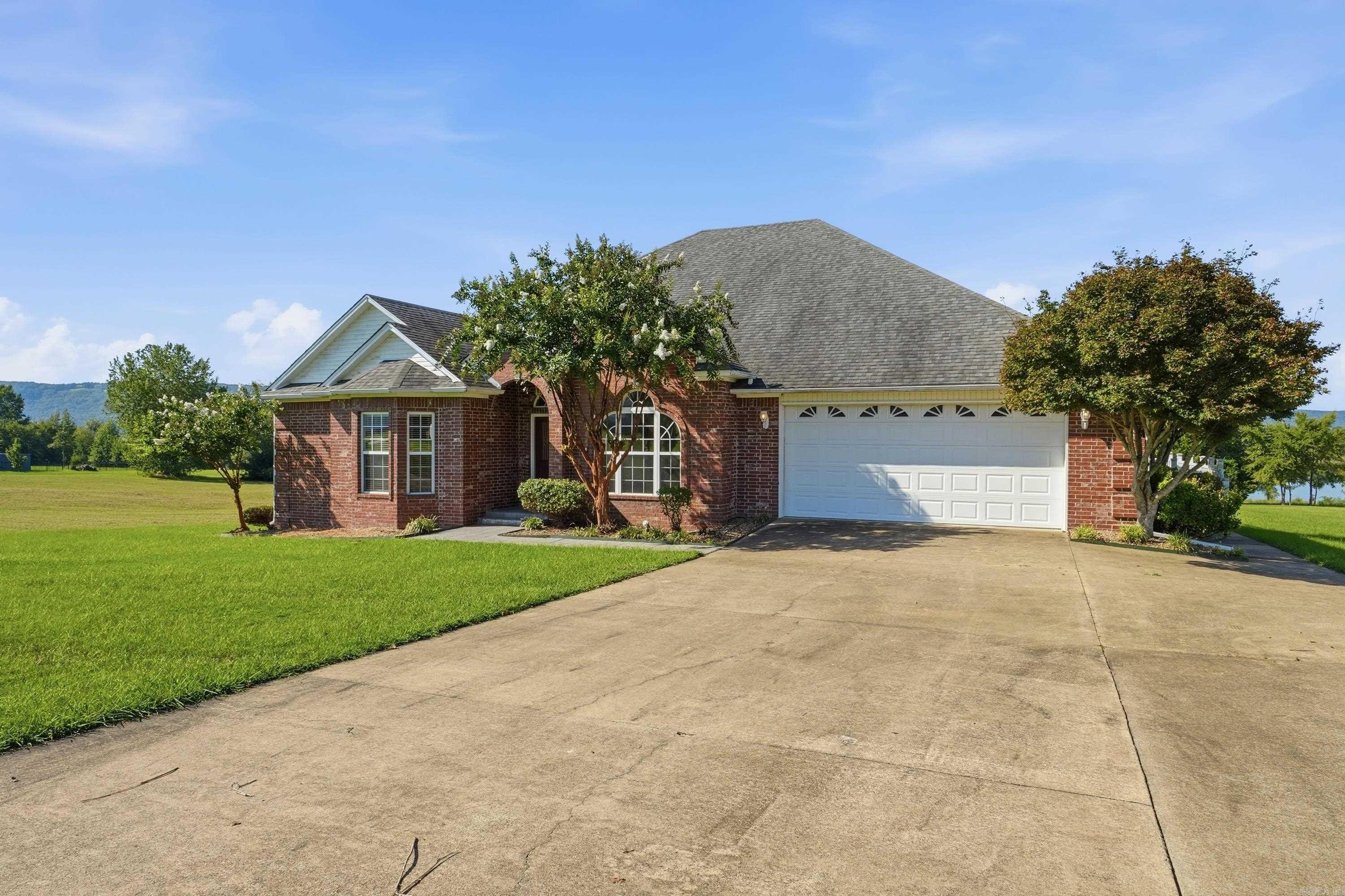 90 Emerald Lane Property Photo 3