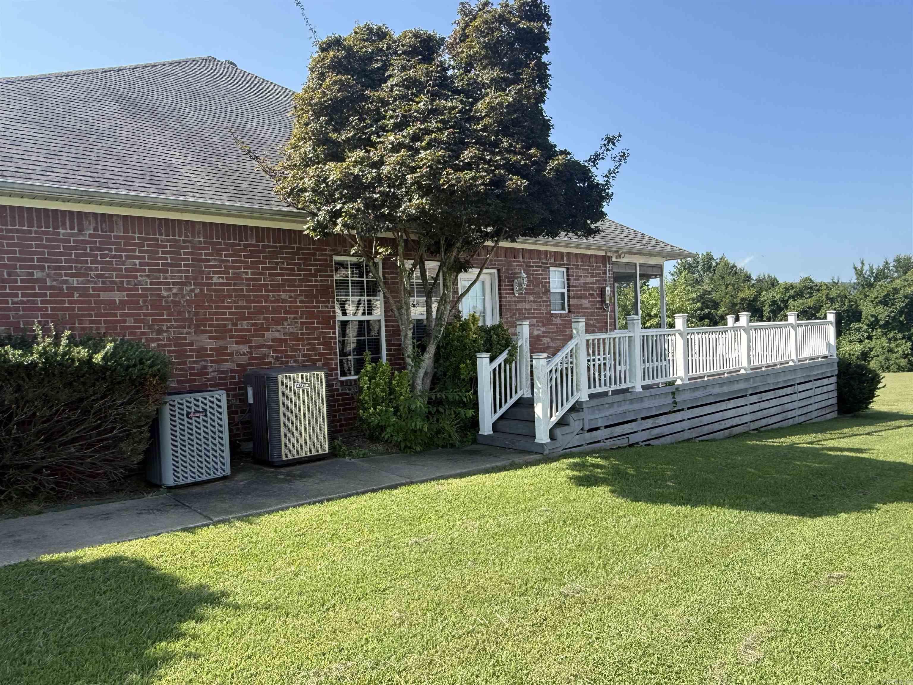 90 Emerald Lane Property Photo 4