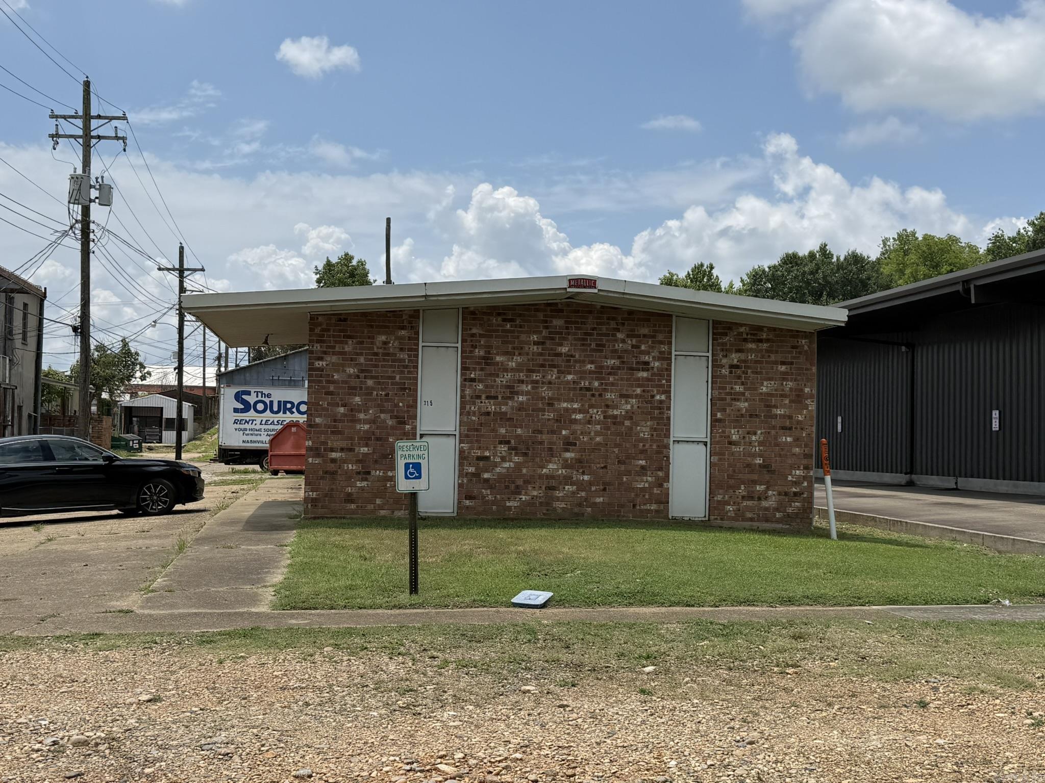 101 W Shepherd Street Property Photo 2