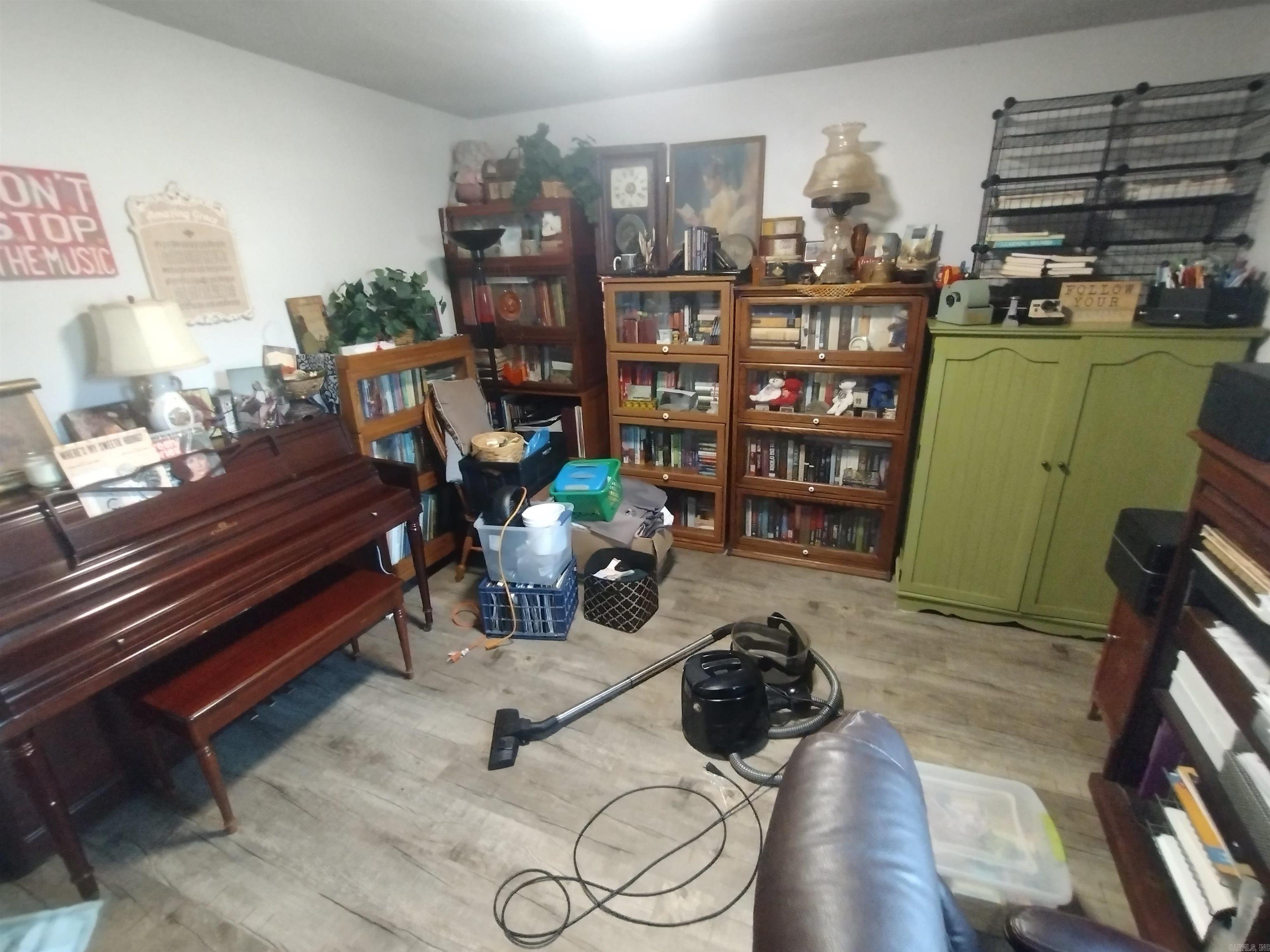609 E Webb Property Photo 16