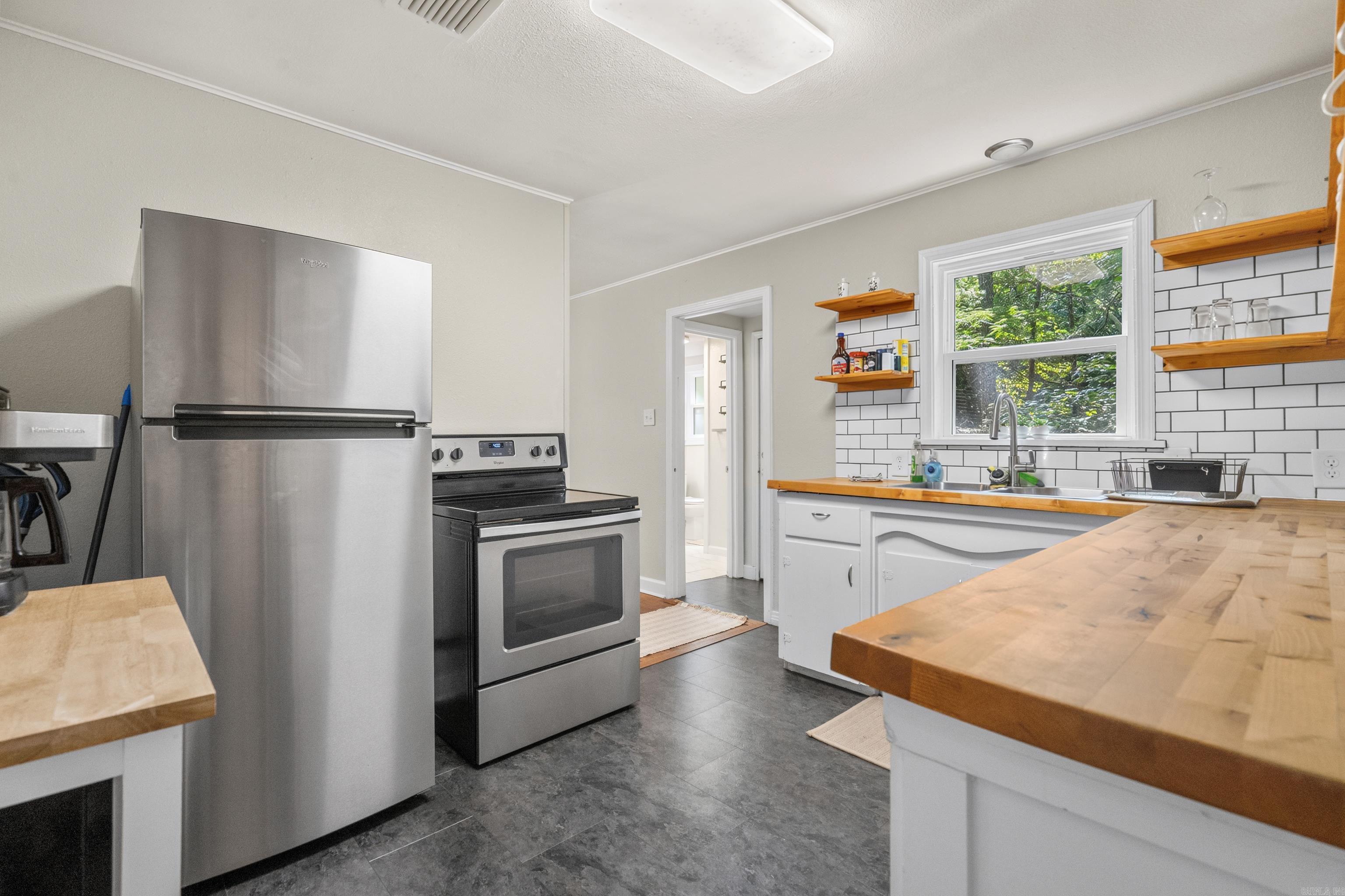 327 Pine Street Property Photo 5