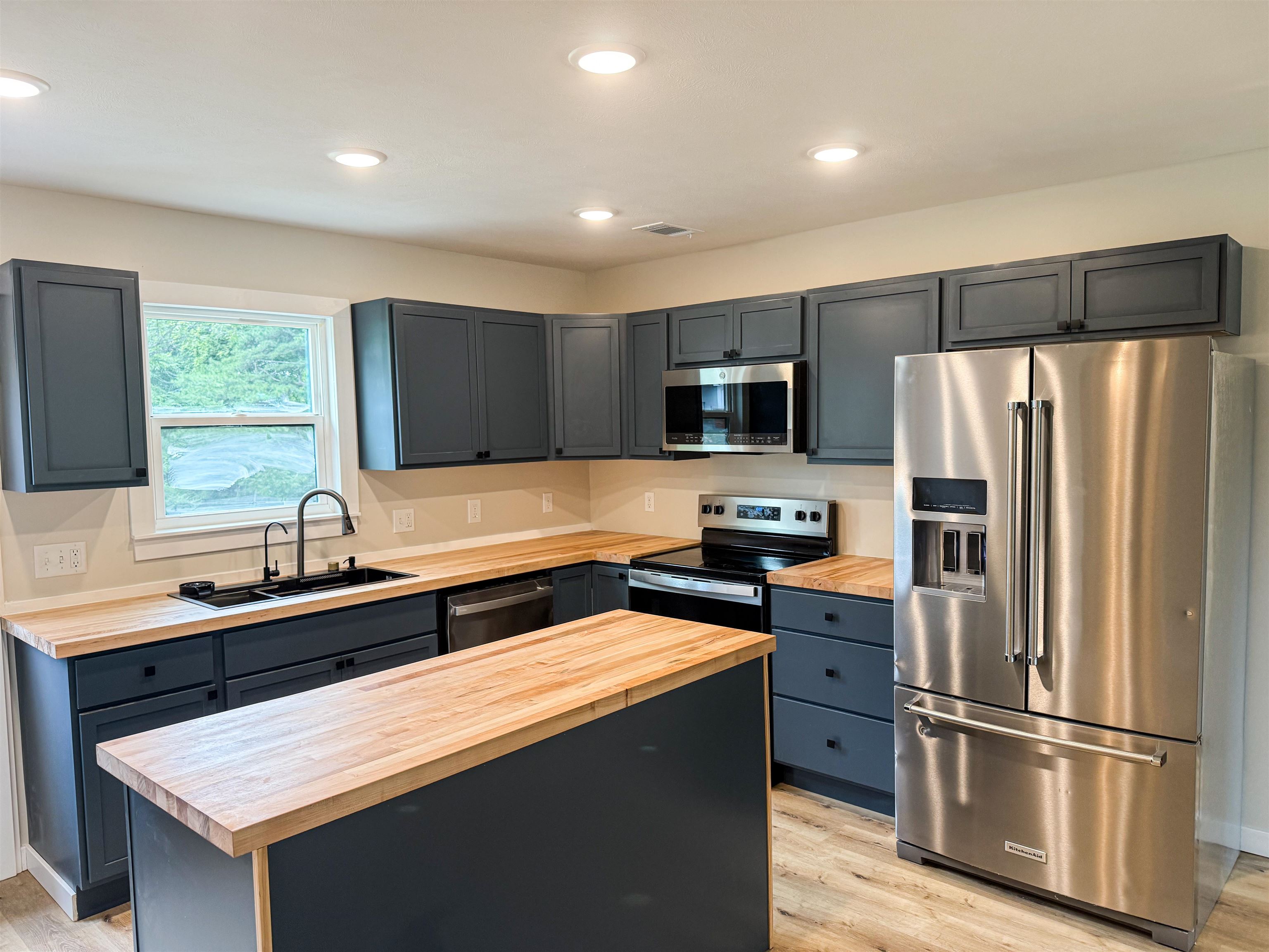 112 W Maple Street Property Photo 3