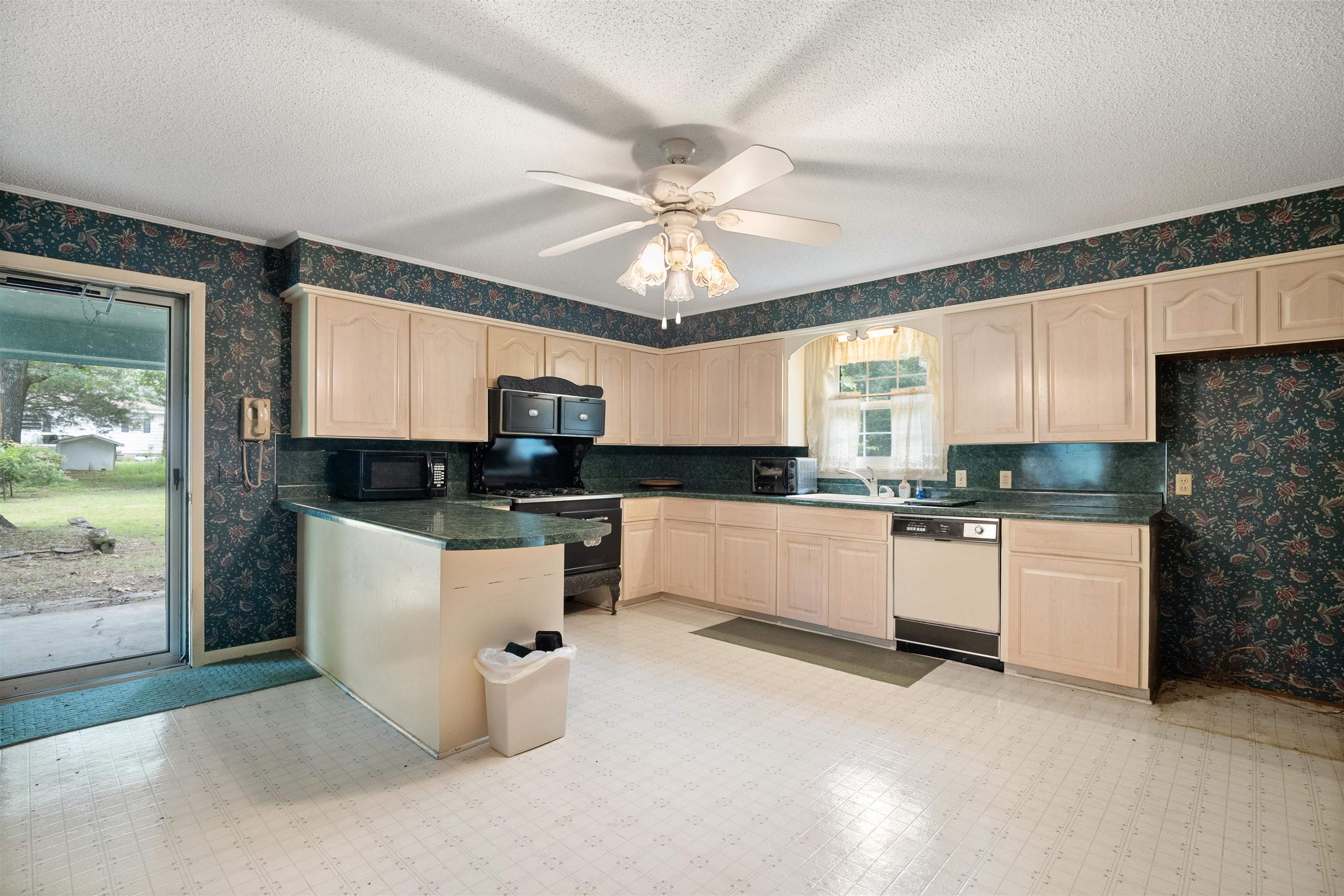 1717 Hwy 63 Property Photo 4