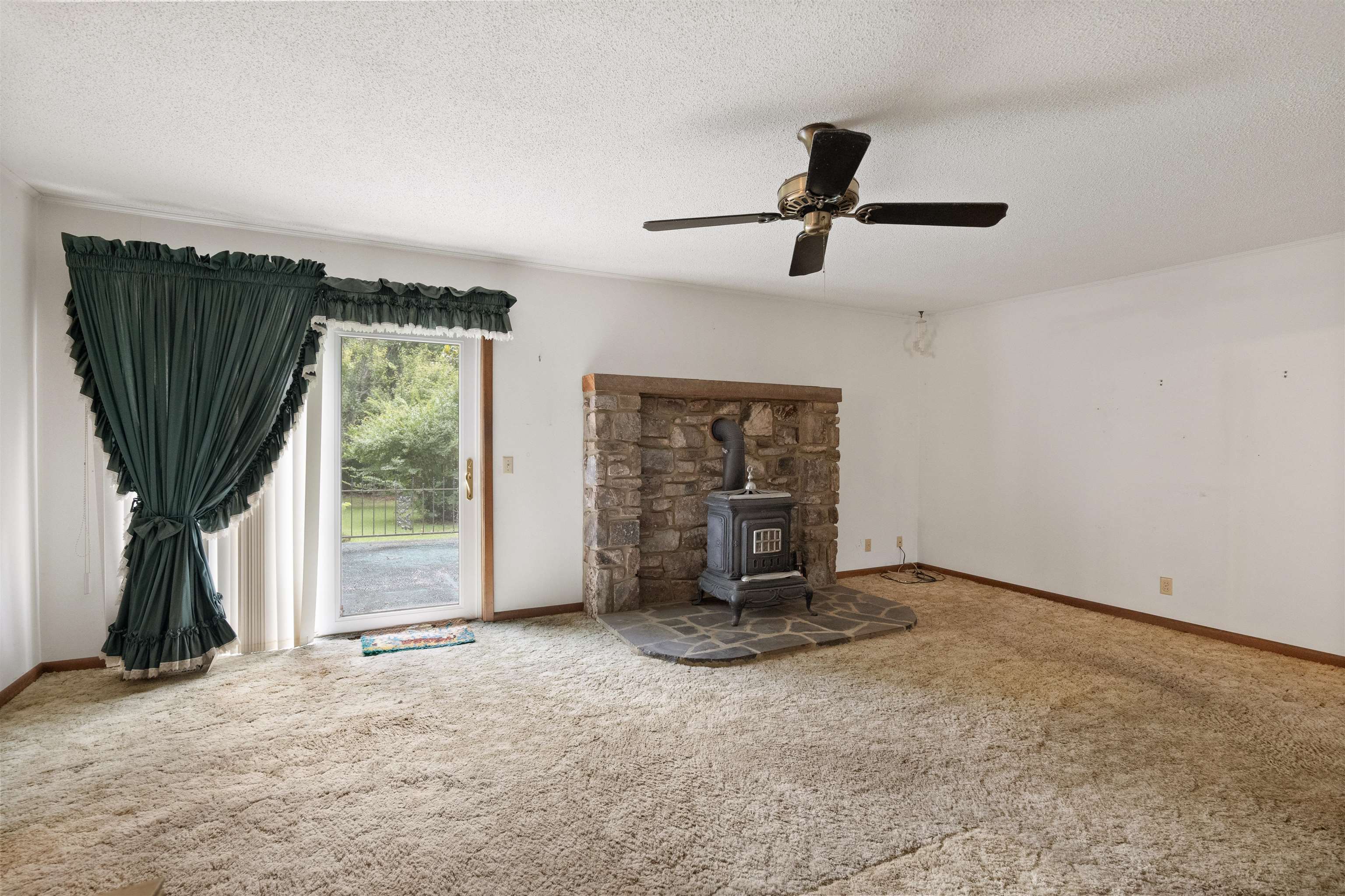 1717 Hwy 63 Property Photo 8
