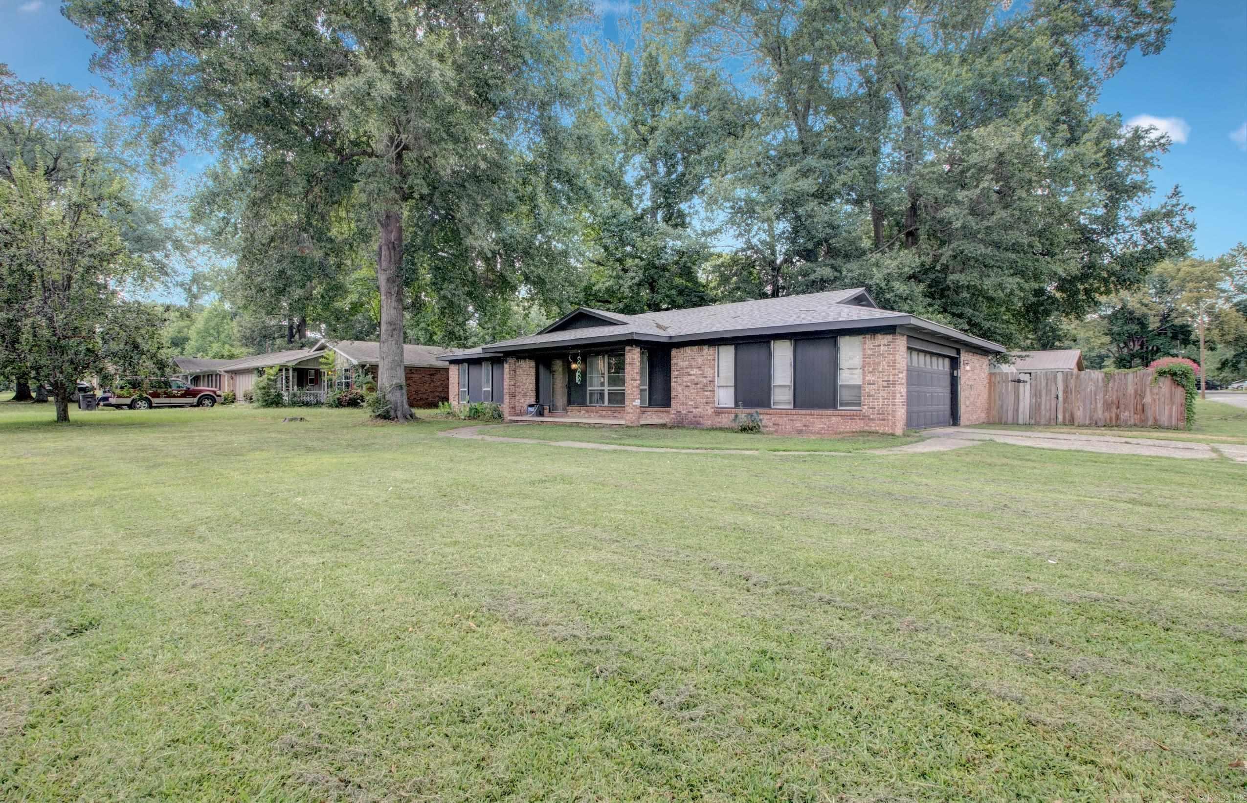 1038 Grayland Drive Property Photo 1