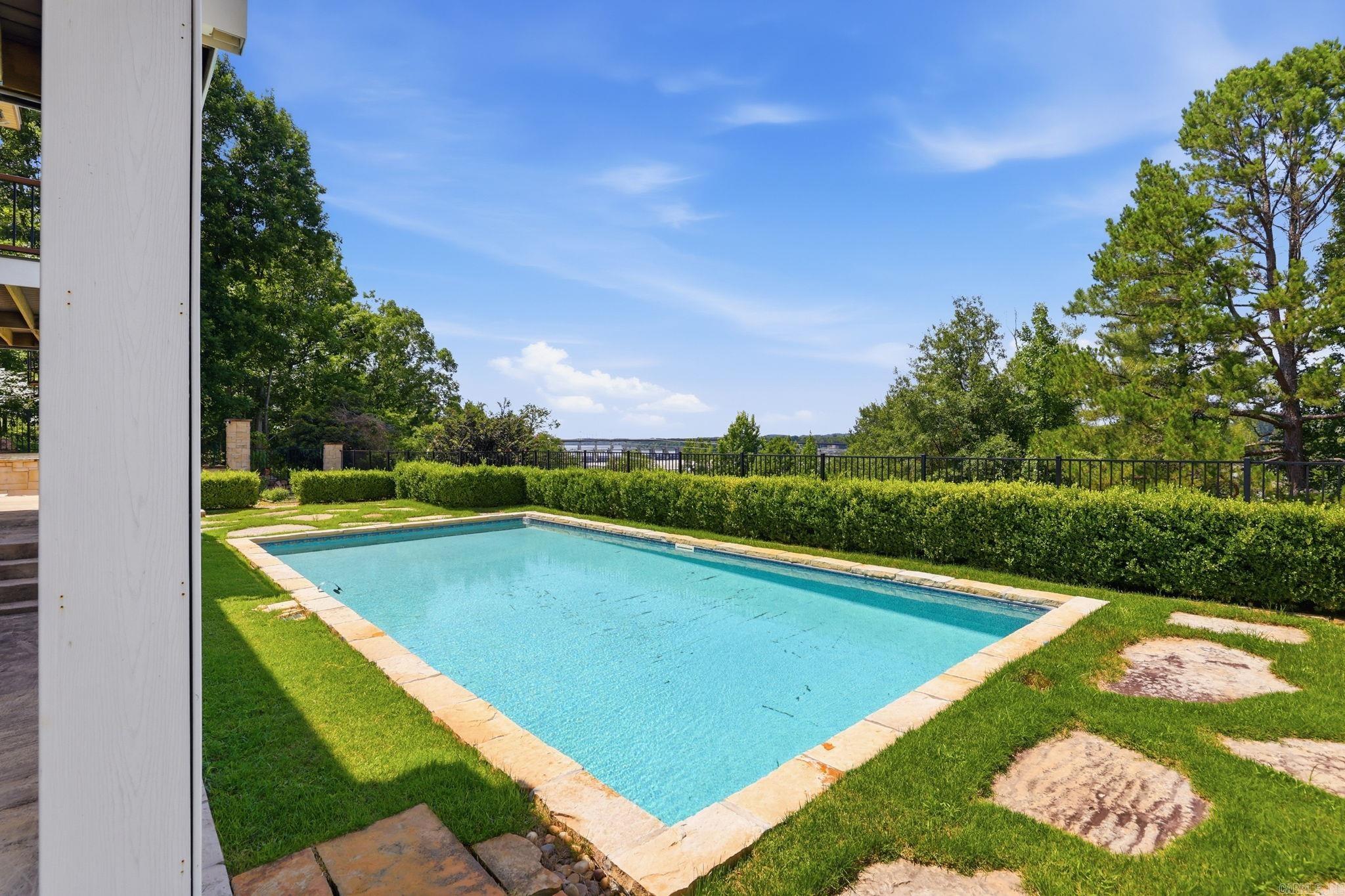 2 Greathouse Bend Property Photo 3