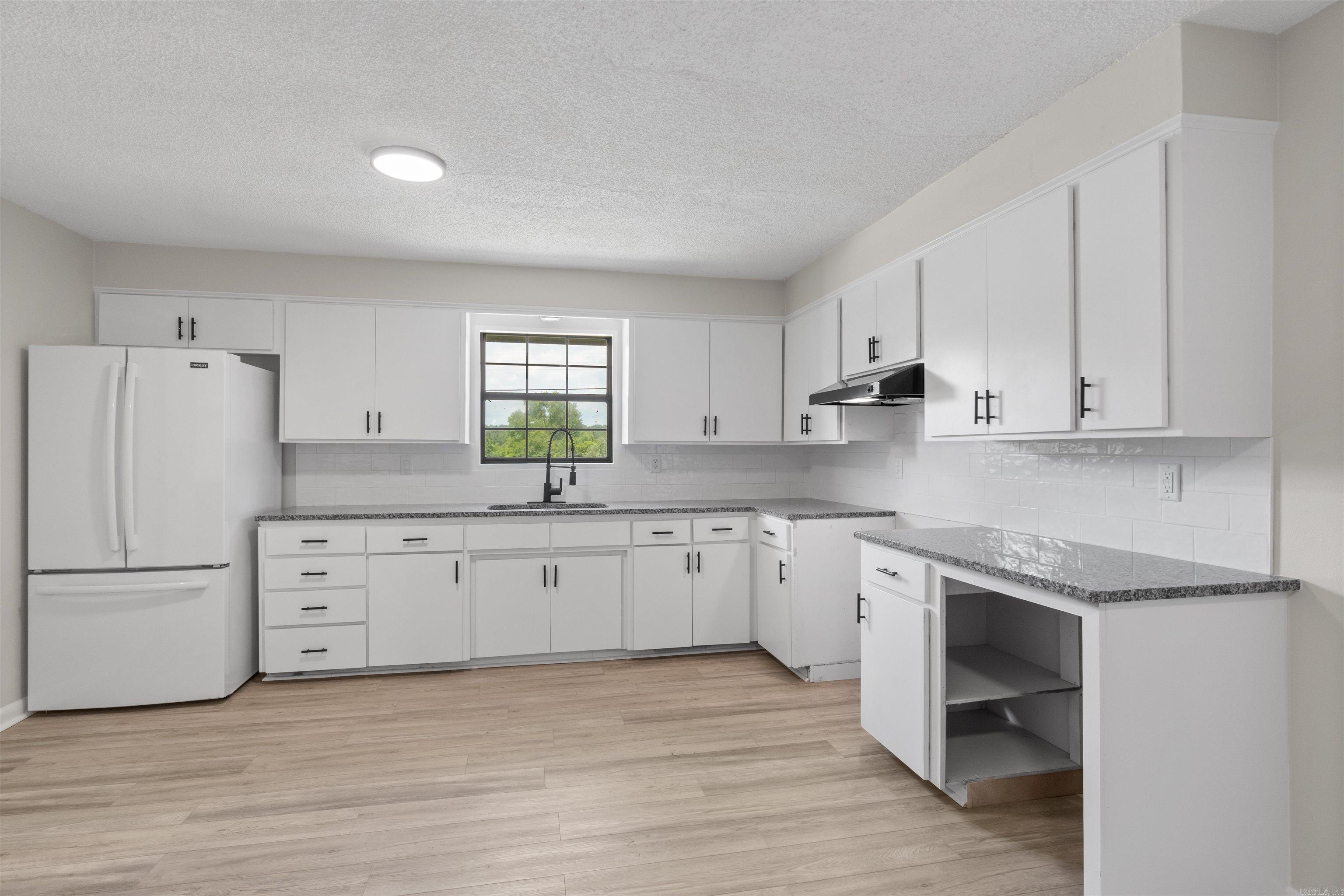 205 Vine St Property Photo 5