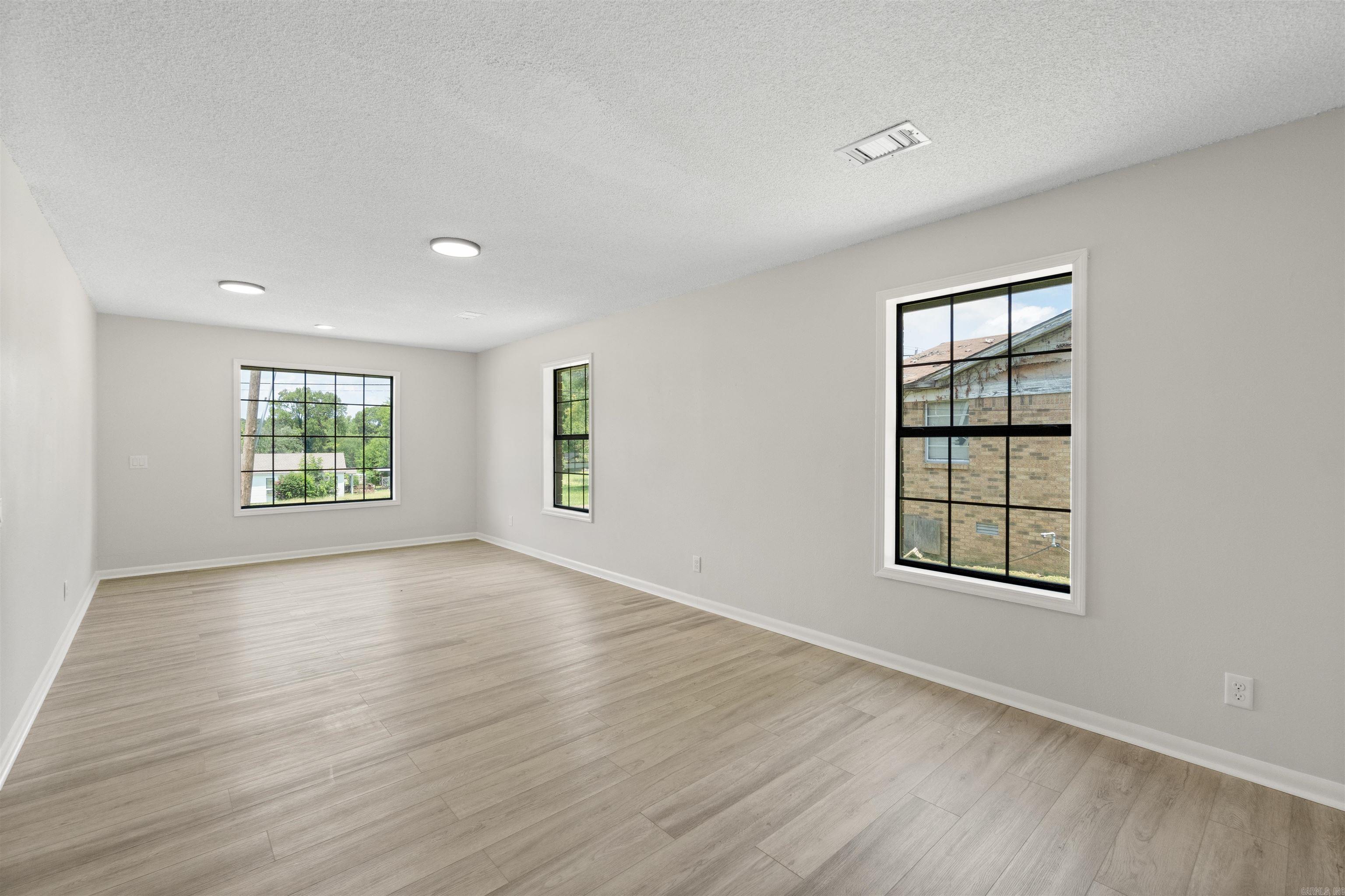 205 Vine St Property Photo 8