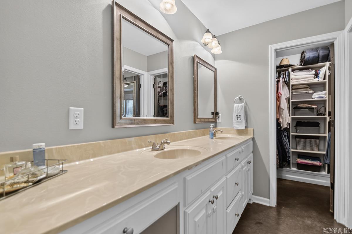 2523 Springhill Village Drive Property Photo 19