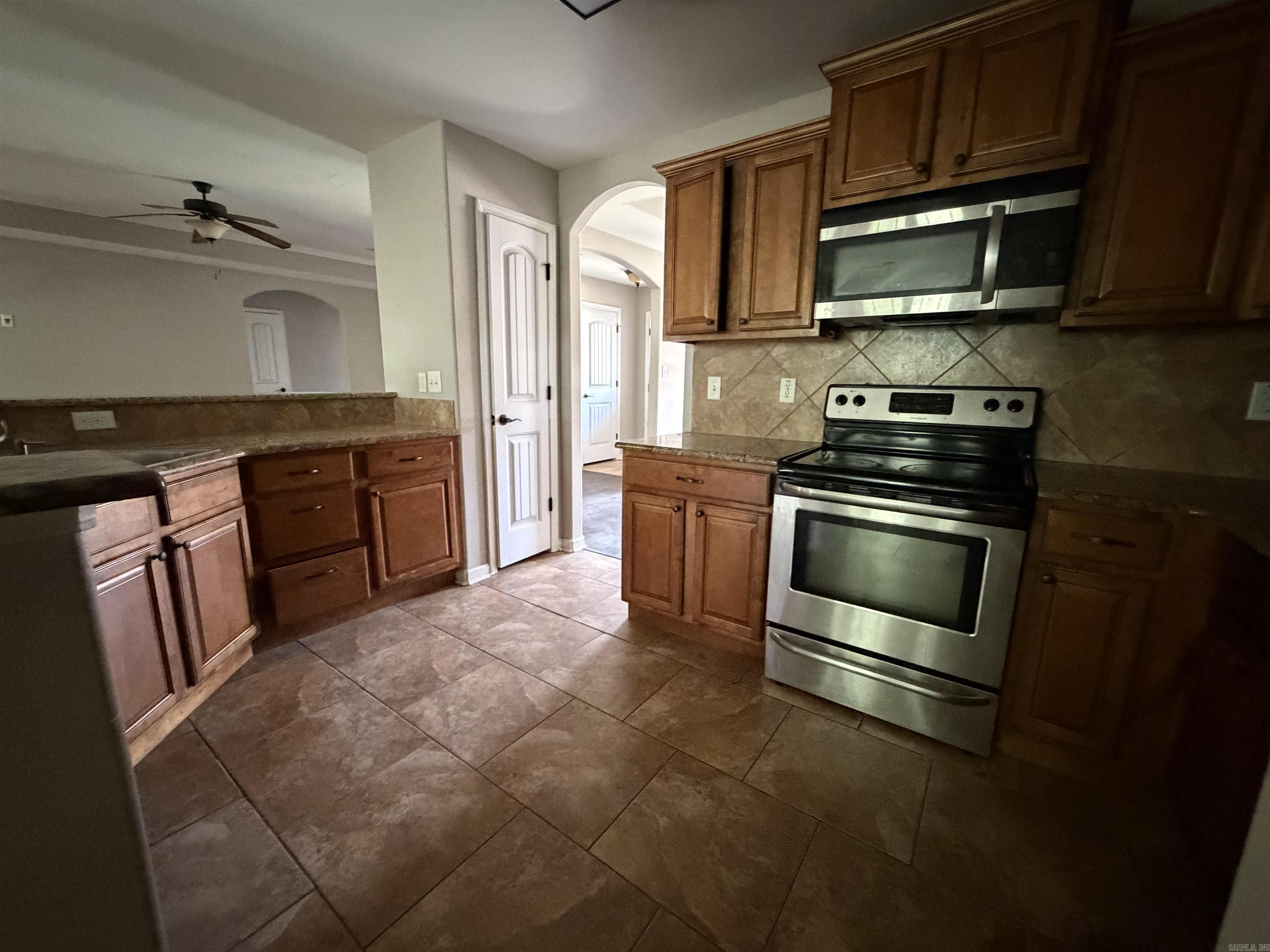 1065 Skyline Drive Property Photo 7