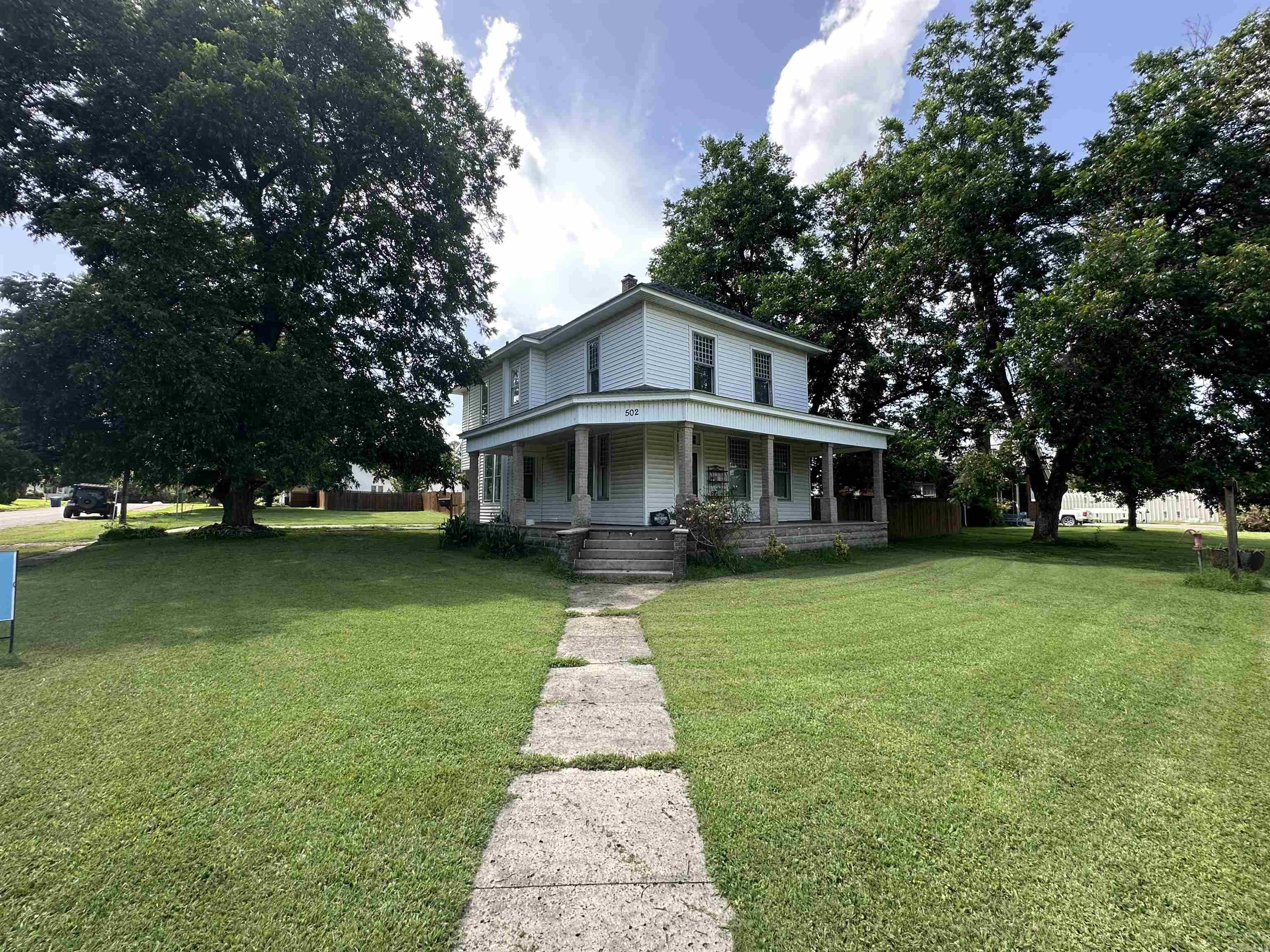 502 W 6th Street Property Photo 1
