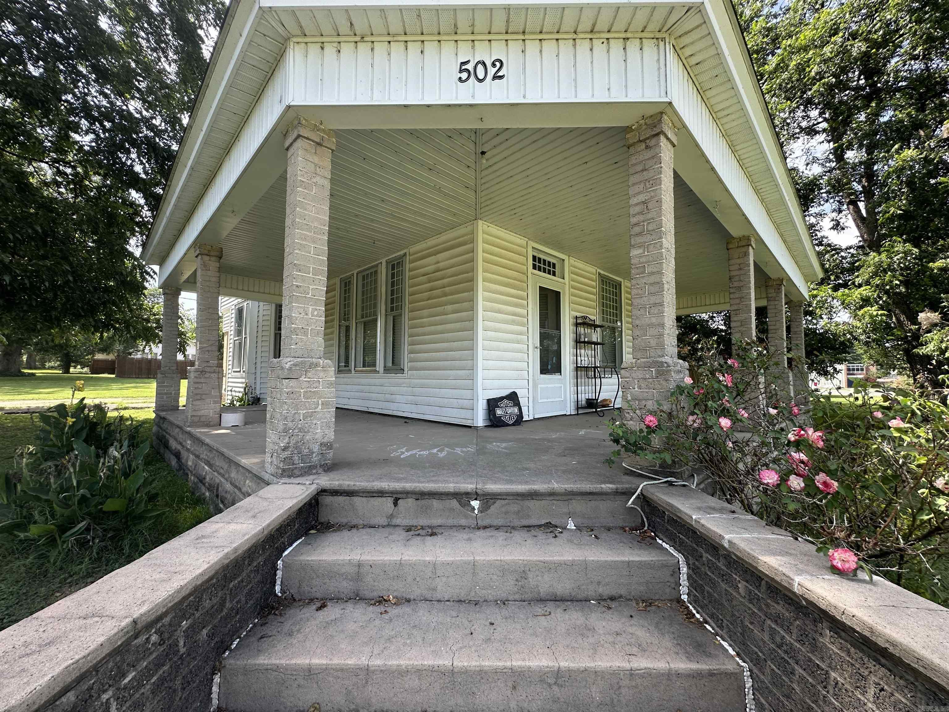 502 W 6th Street Property Photo 3