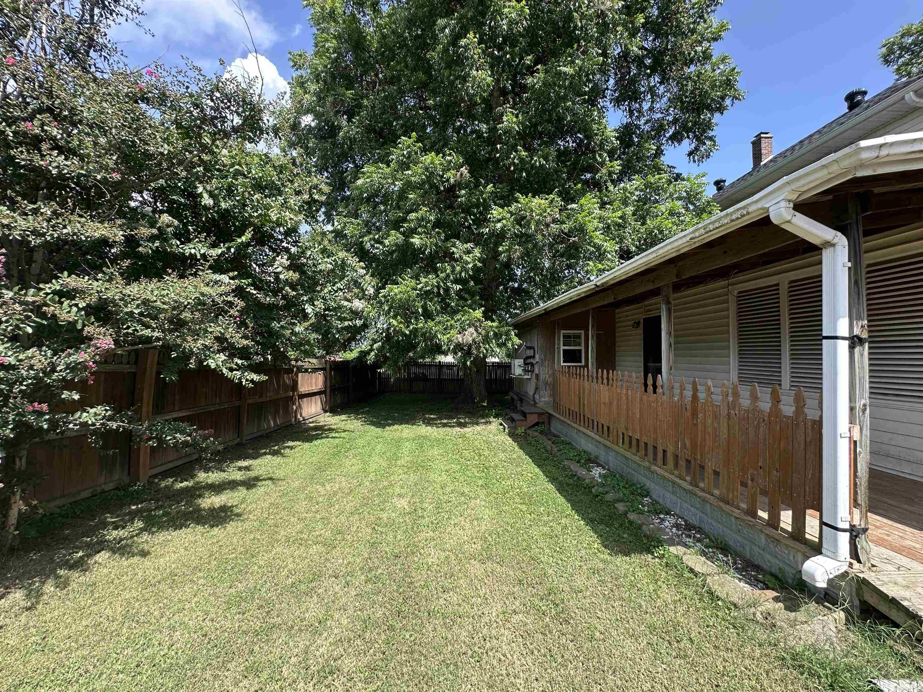 502 W 6th Street Property Photo 5