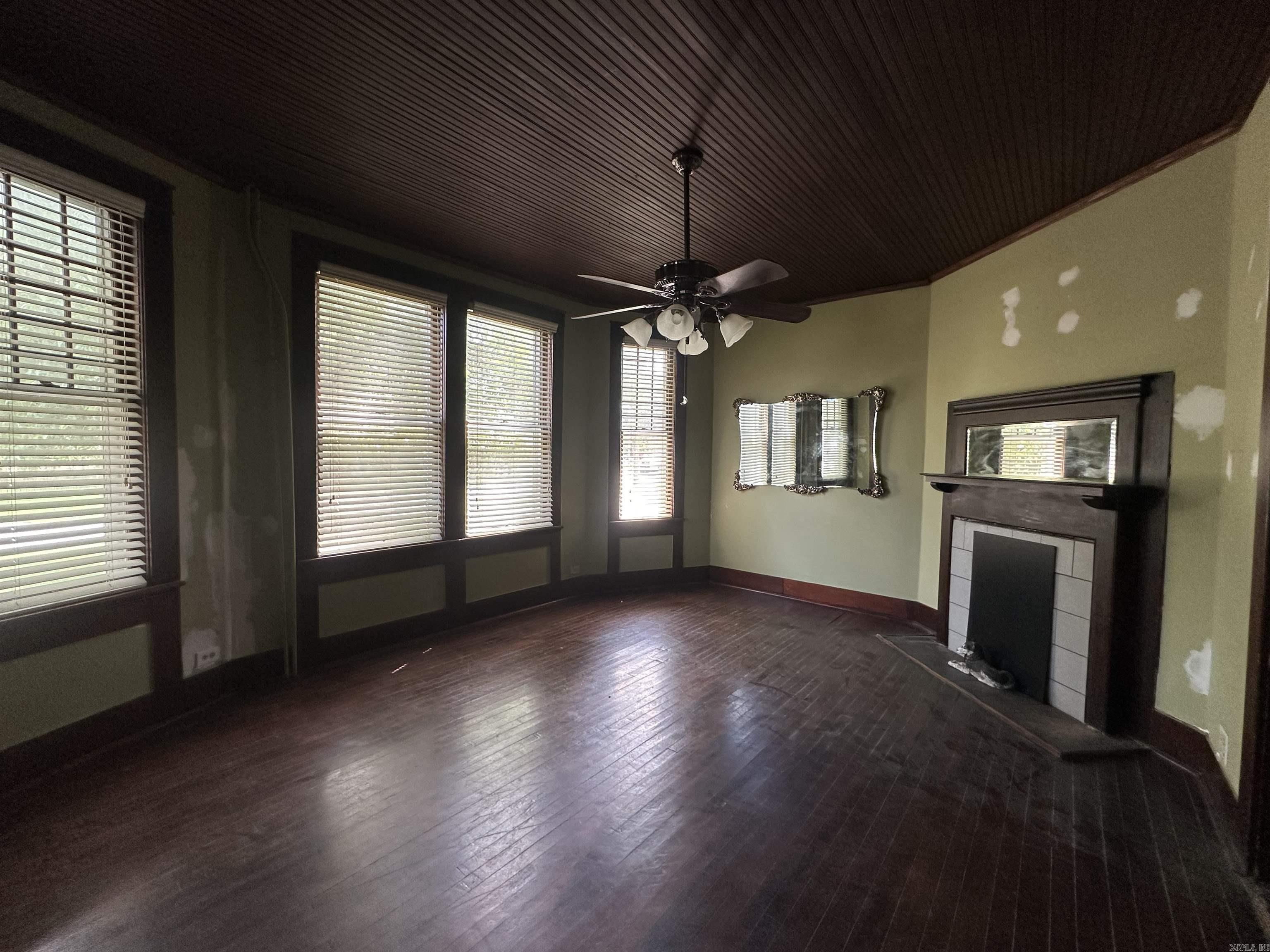 502 W 6th Street Property Photo 7