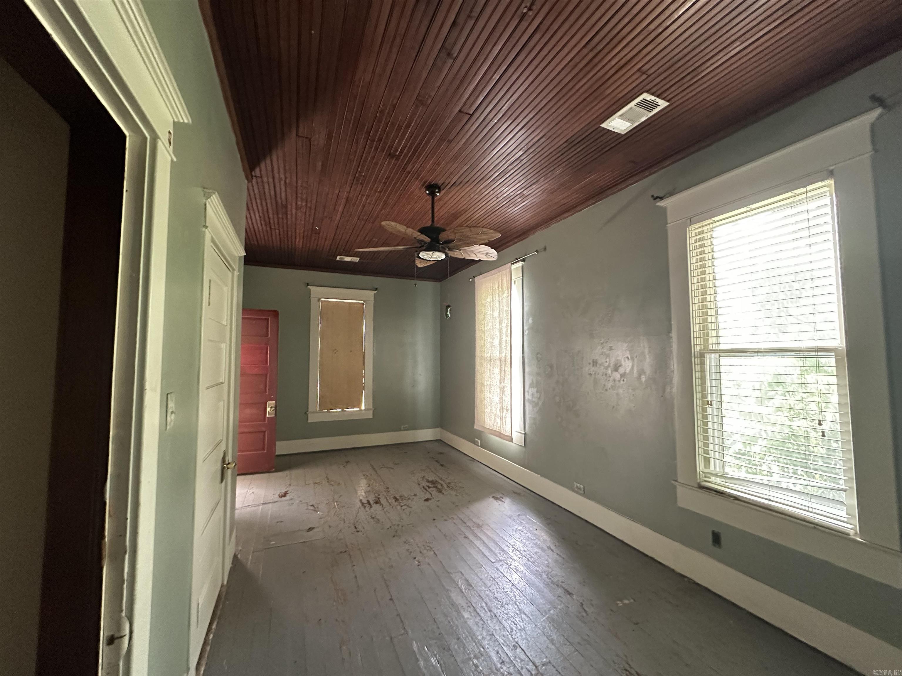 502 W 6th Street Property Photo 19
