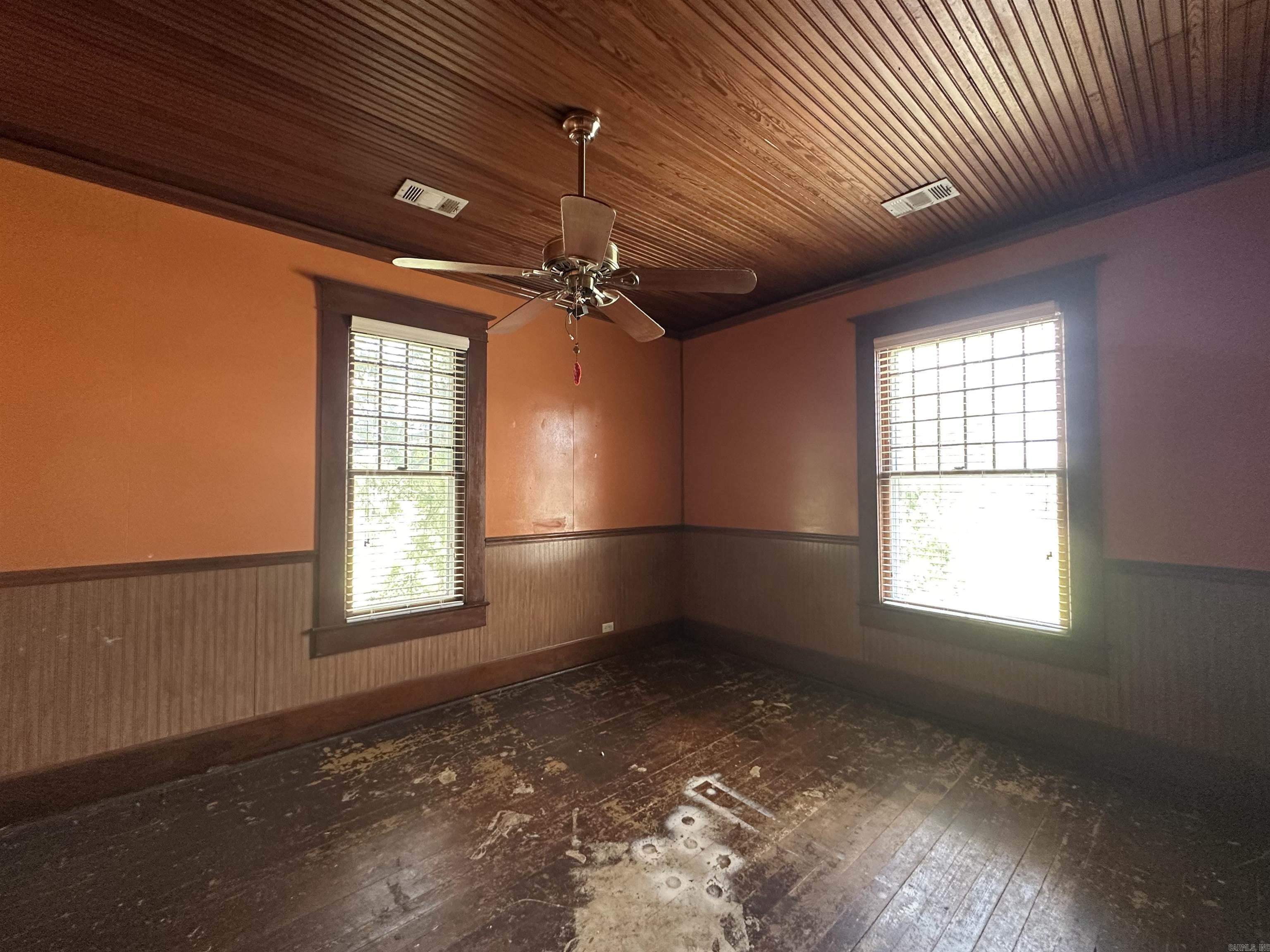 502 W 6th Street Property Photo 24