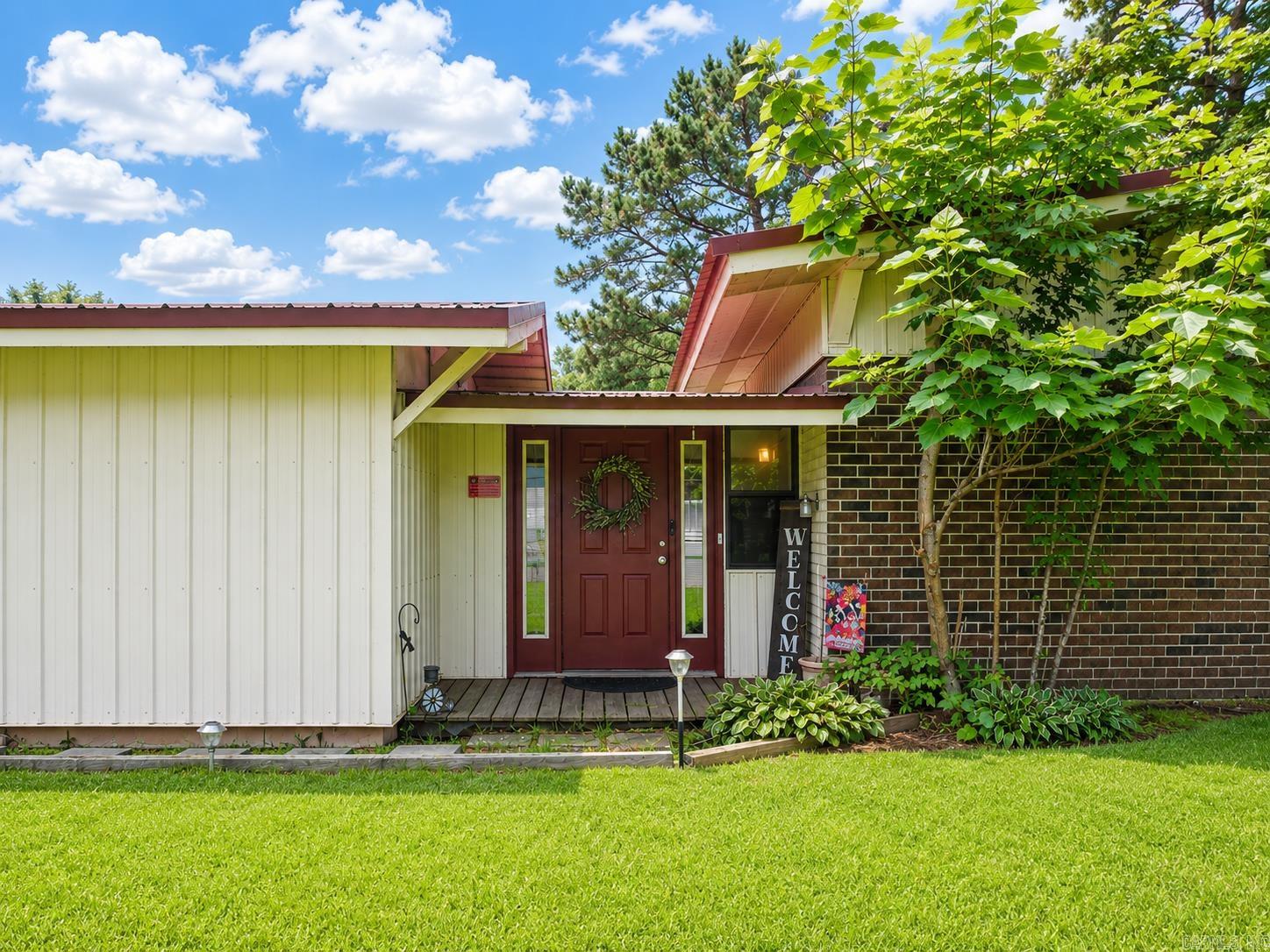 26028518 Property Photo 1