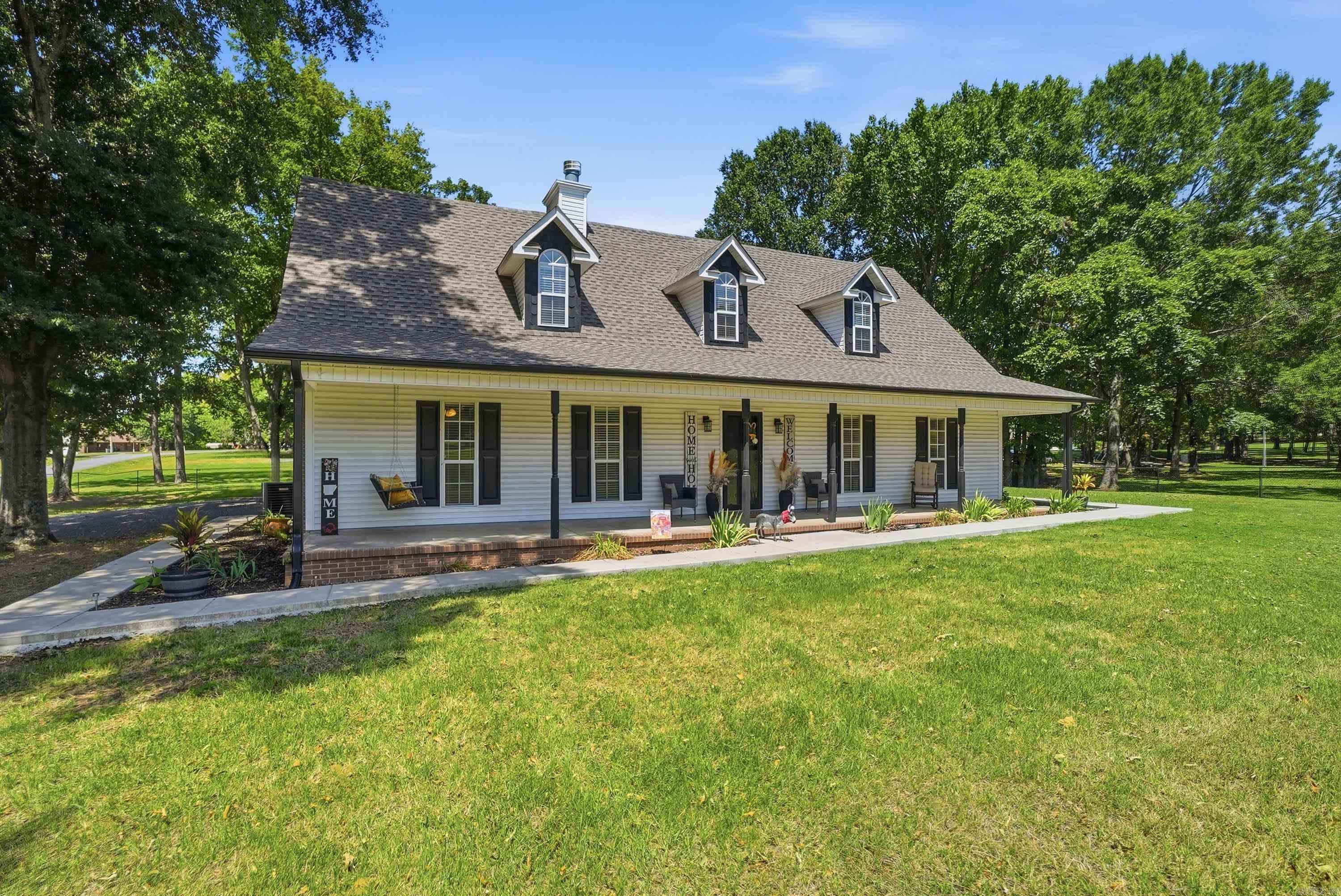 2 Greenbrier Heights Property Photo 2