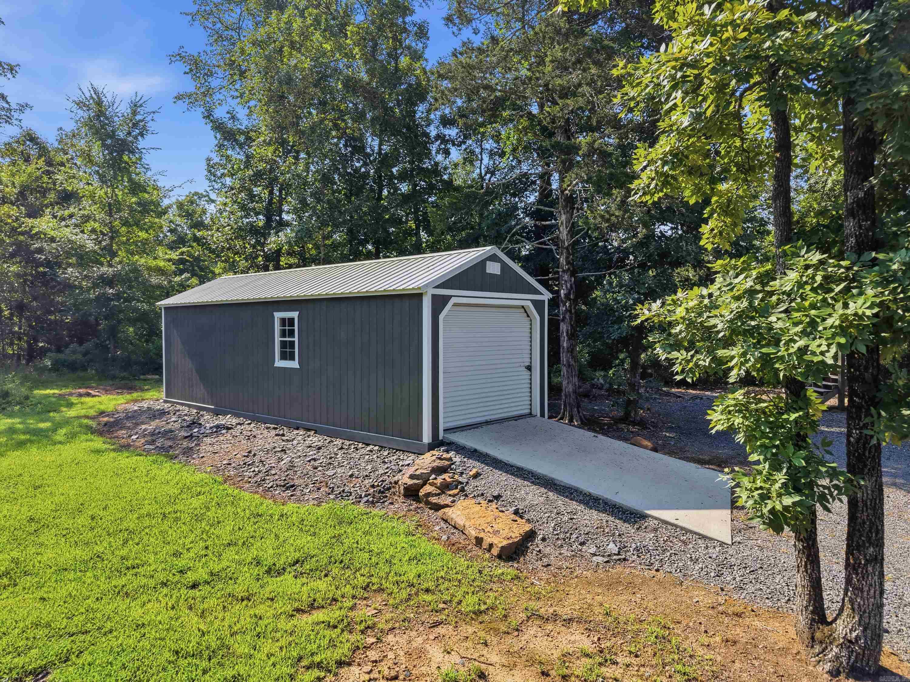 950 Sunny Slope Rd. Property Photo 11