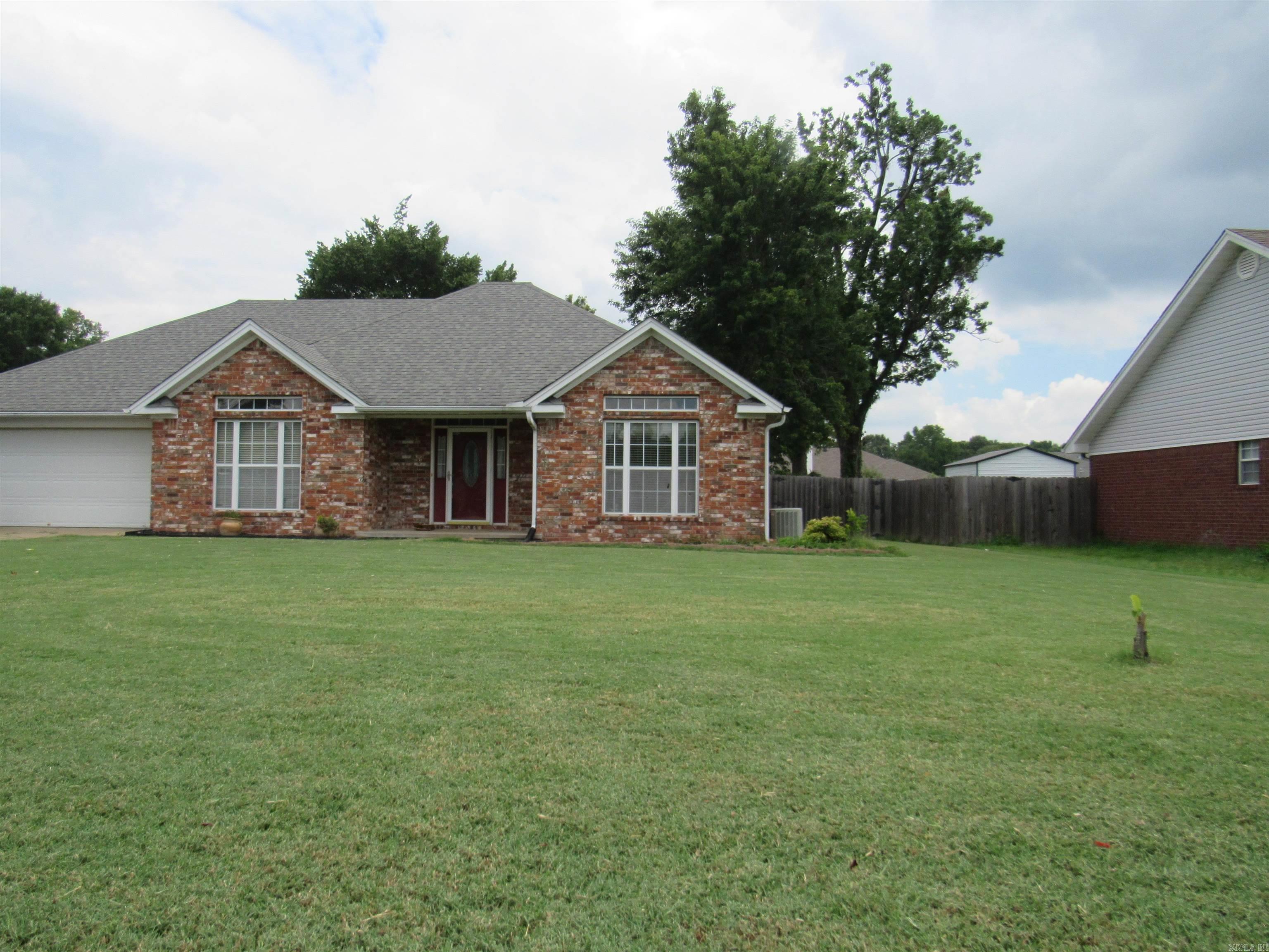 16 Emerald Cir Property Photo 1