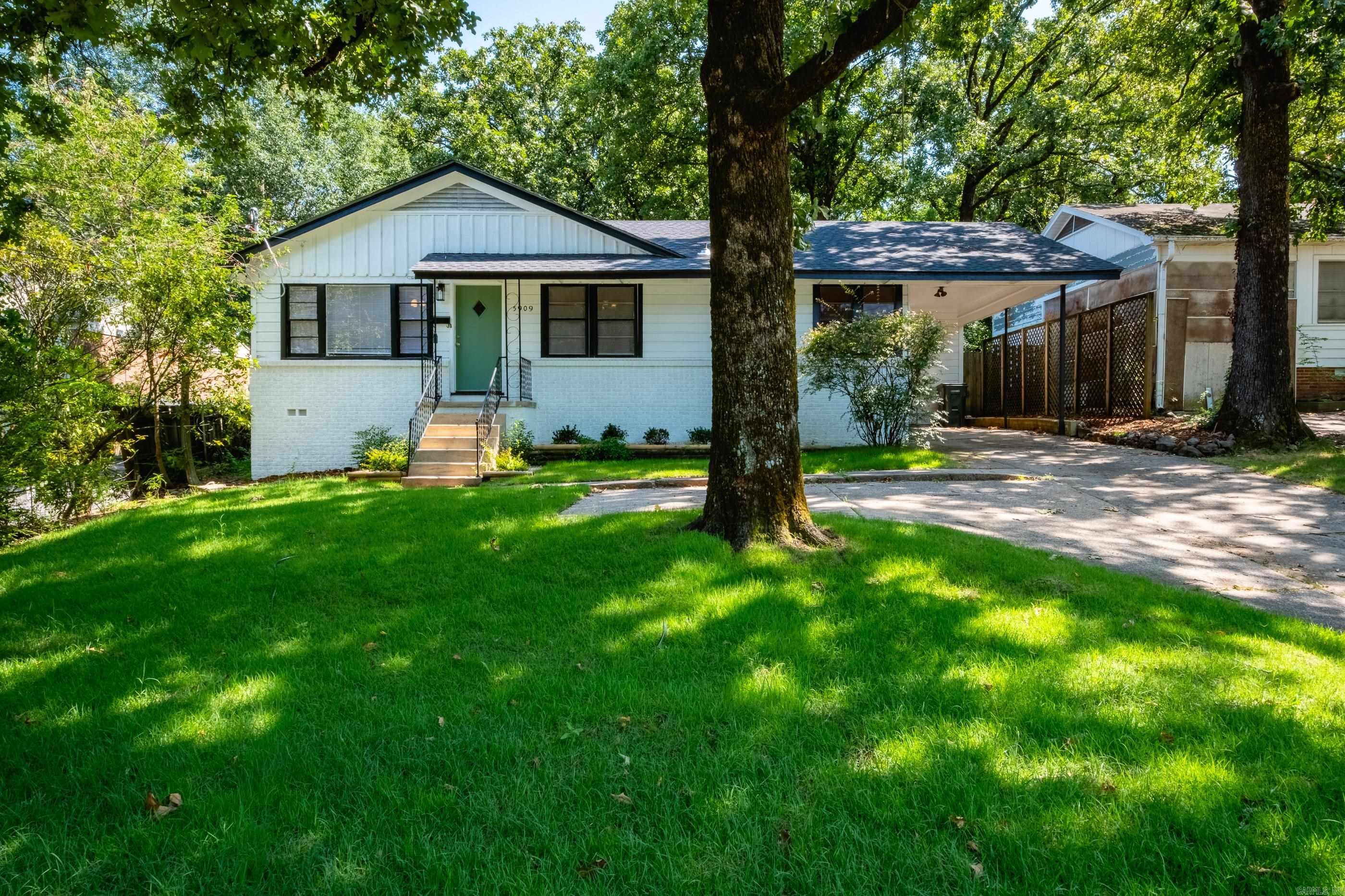5909 Lee Avenue Property Photo 1