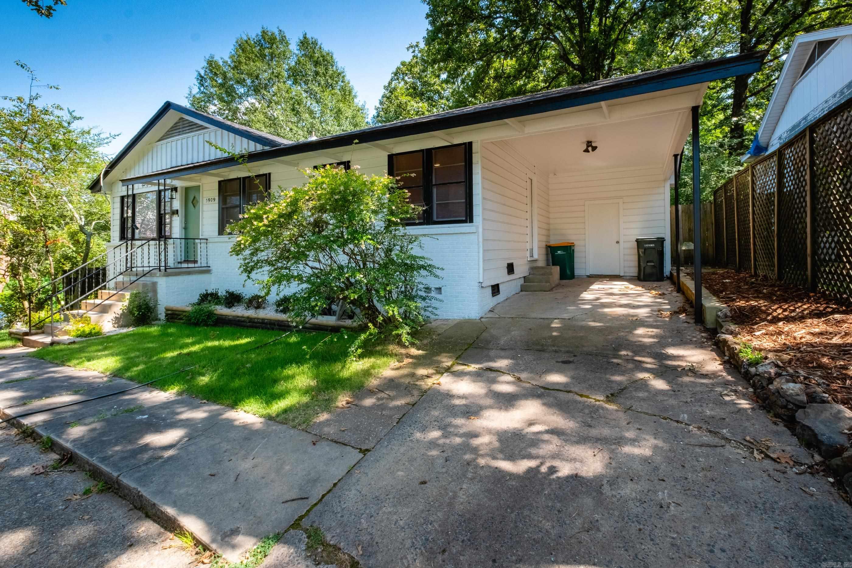 5909 Lee Avenue Property Photo 3