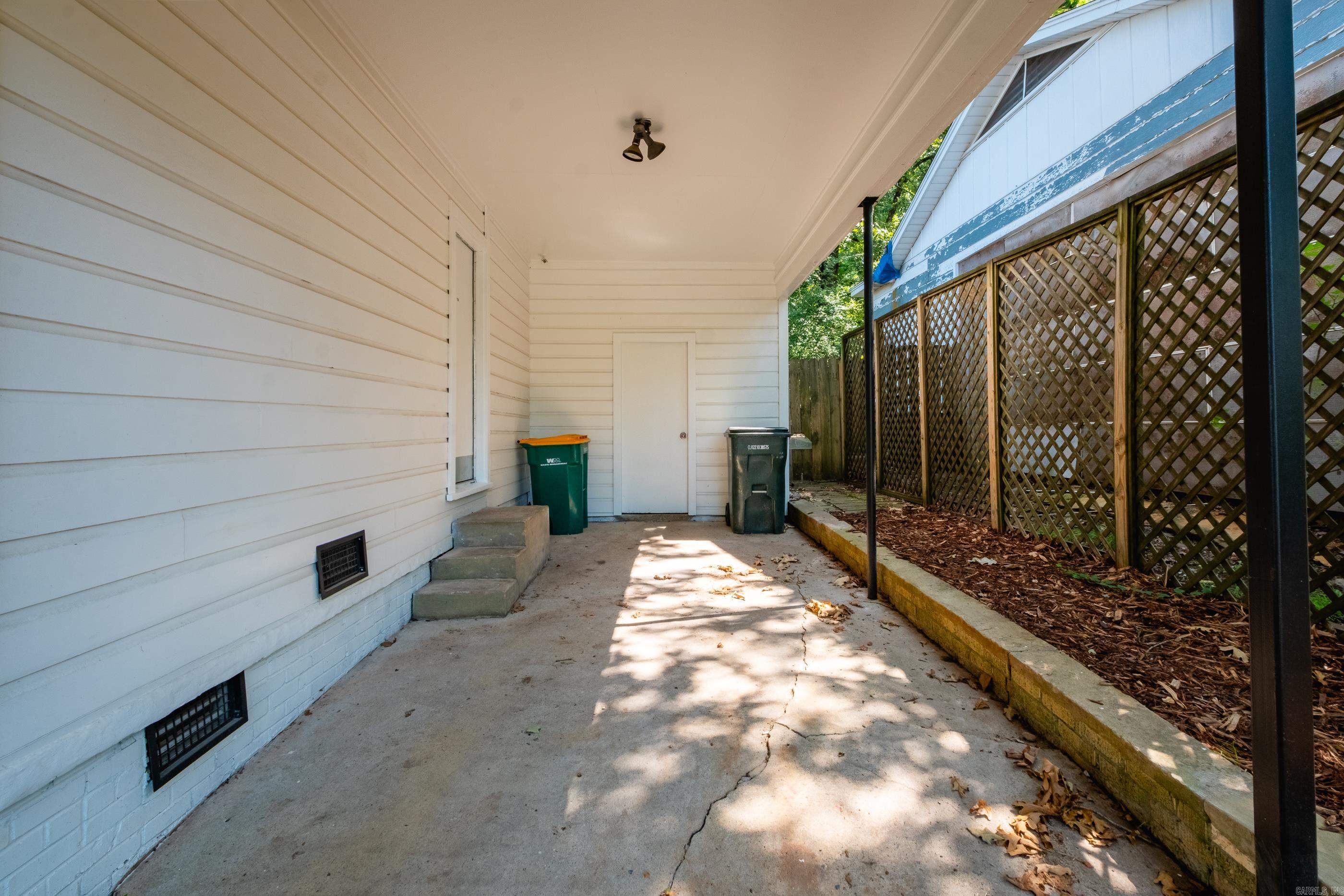 5909 Lee Avenue Property Photo 4