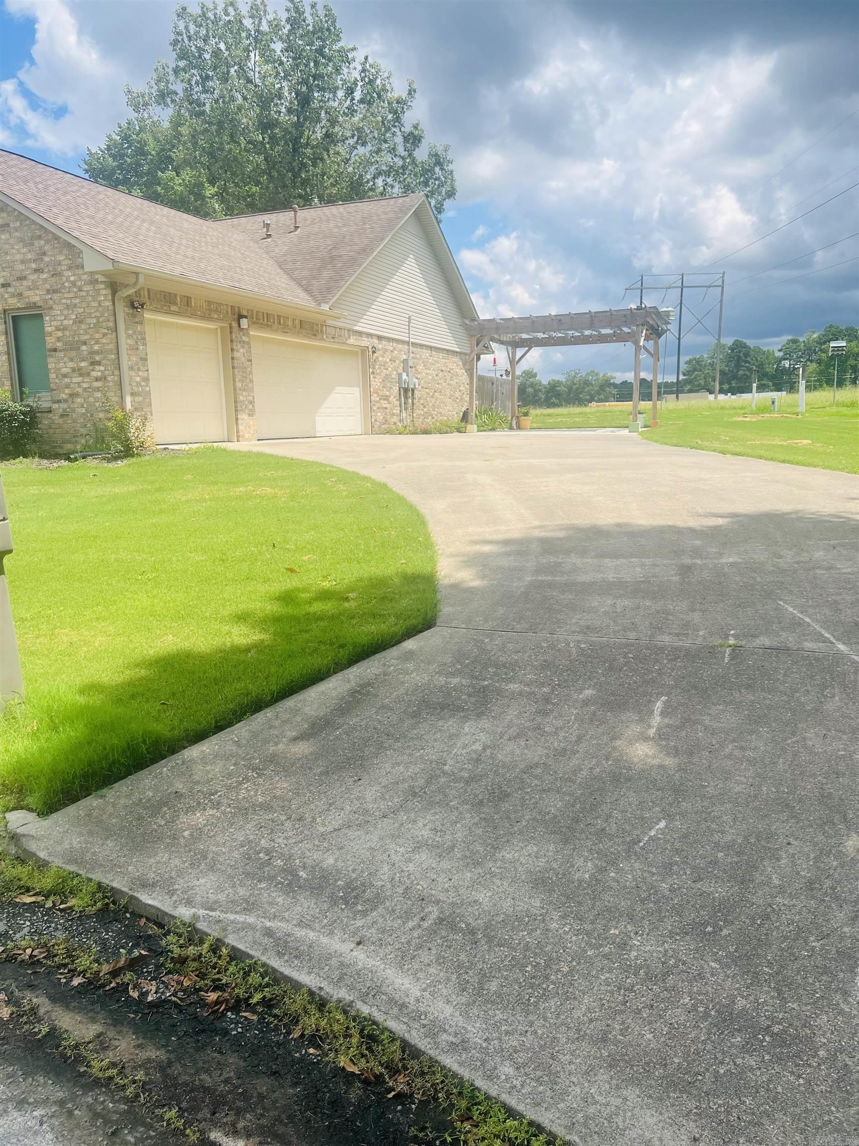 2212 Richmond Drive Property Photo 4