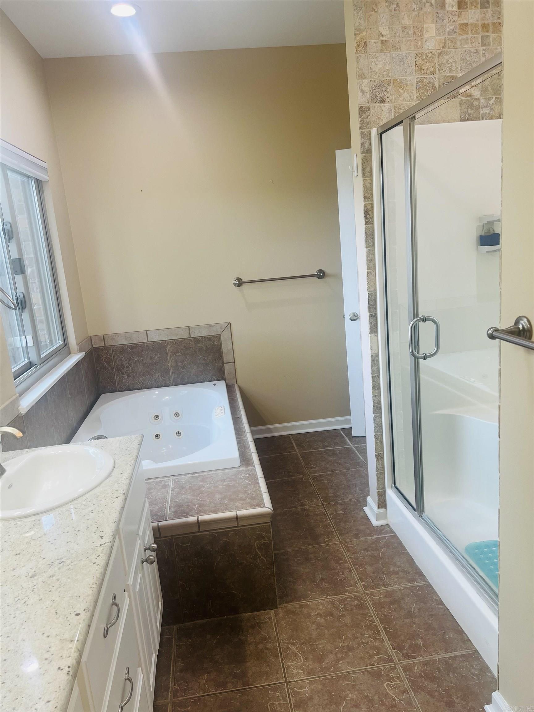 2212 Richmond Drive Property Photo 12