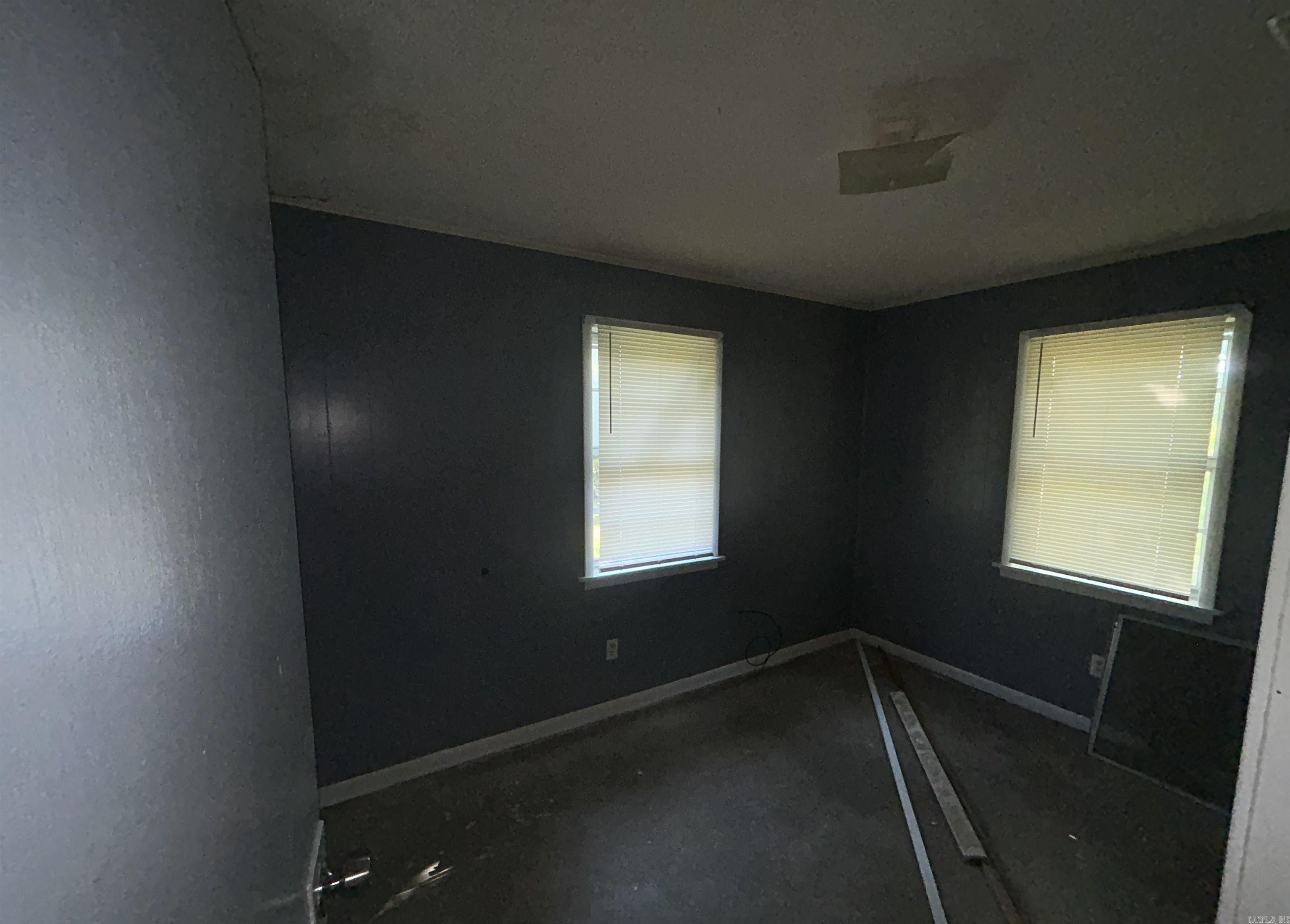 103 E Yelverton Property Photo 8