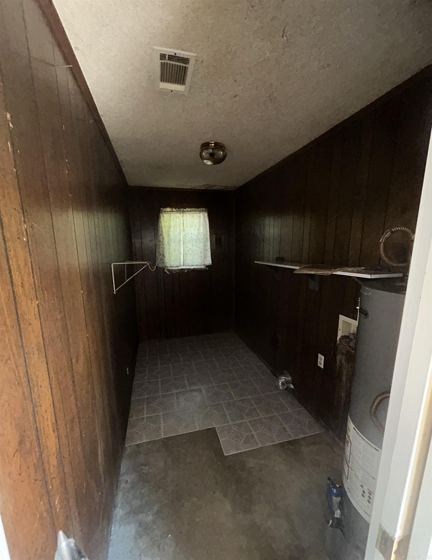 103 E Yelverton Property Photo 10