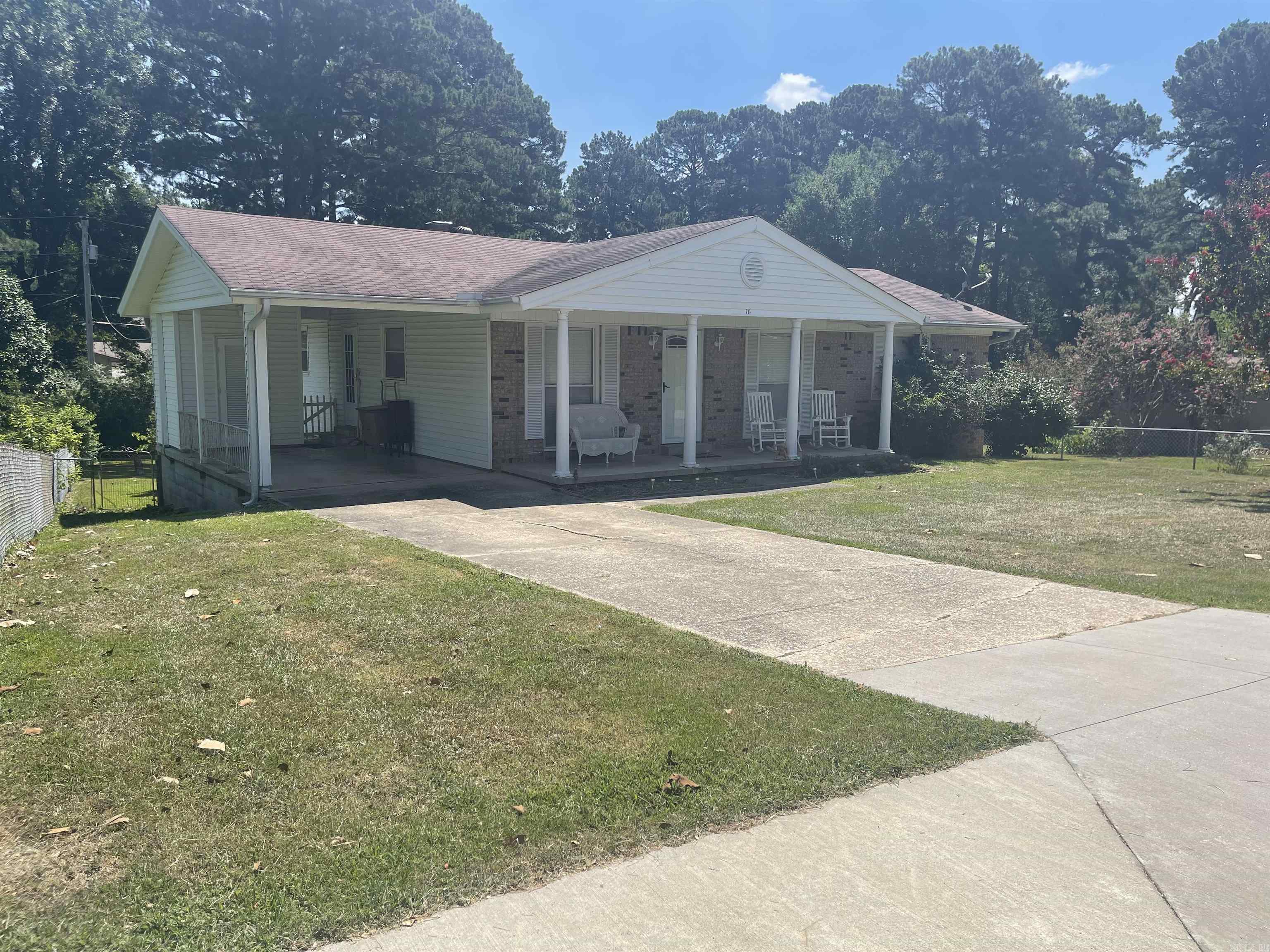 713 Newcomb Drive Property Photo 2