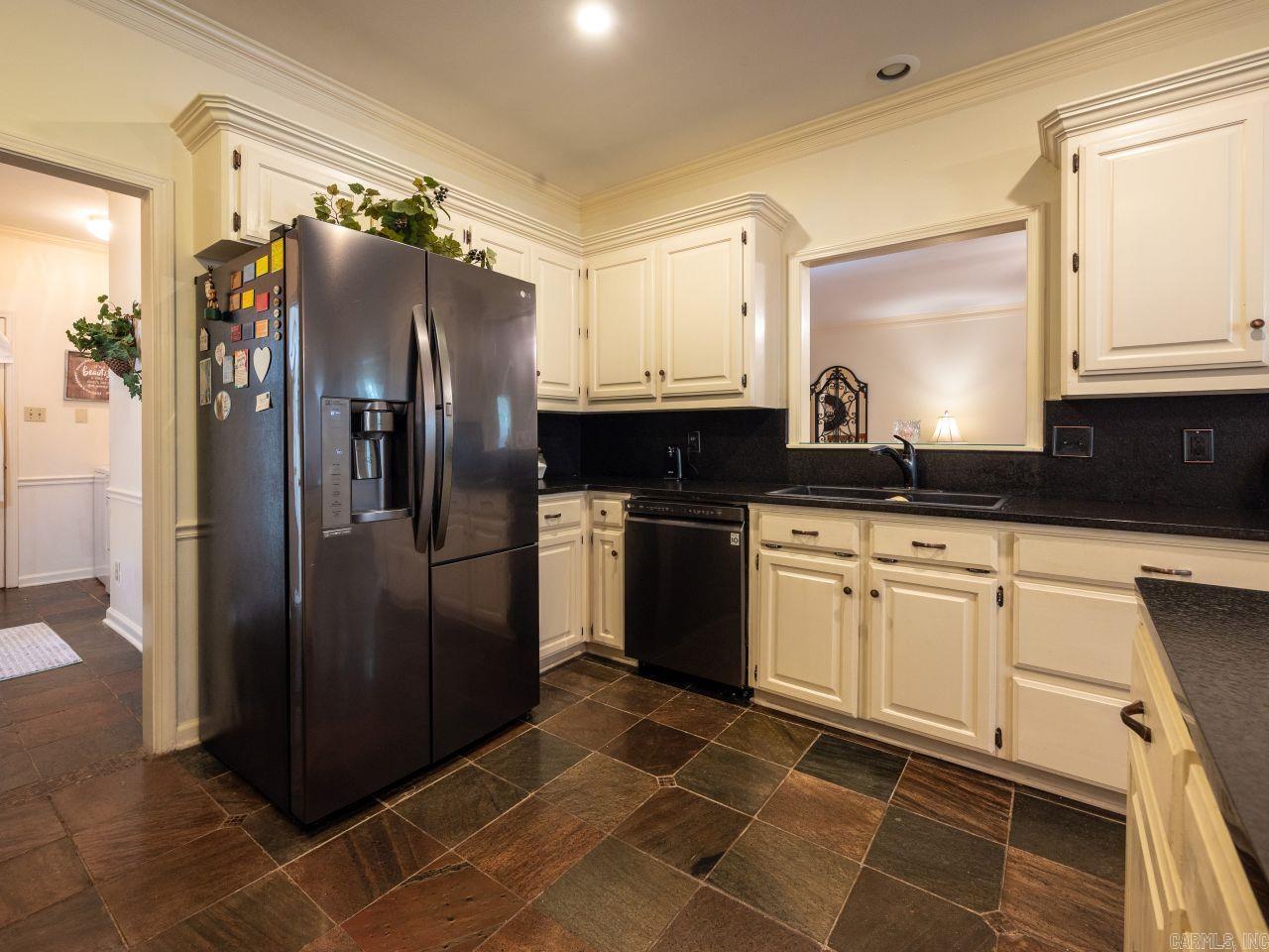 43 Rocky Valley Cove Property Photo 4
