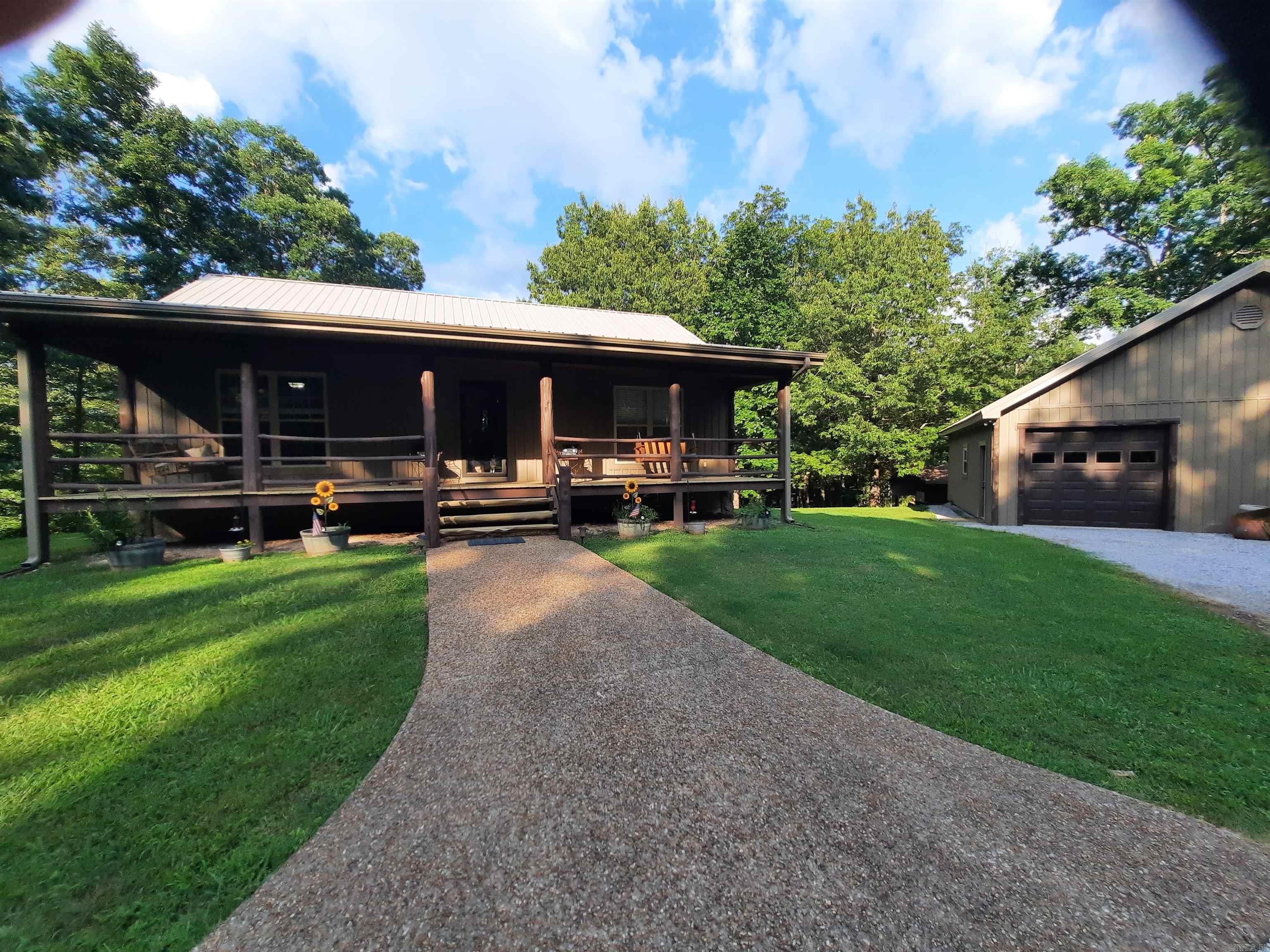 181 Country Charm Property Photo 2