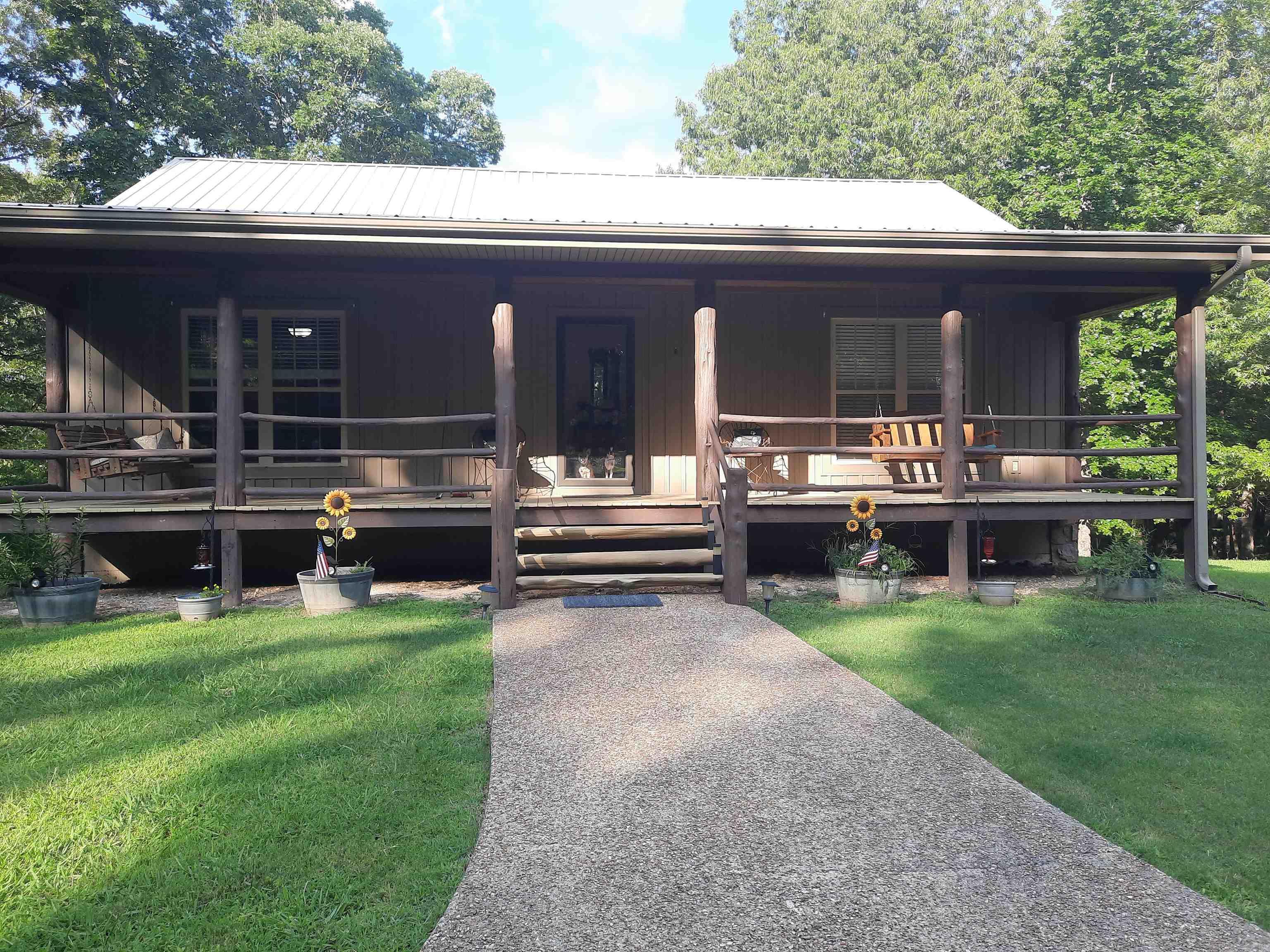 181 Country Charm Property Photo 3