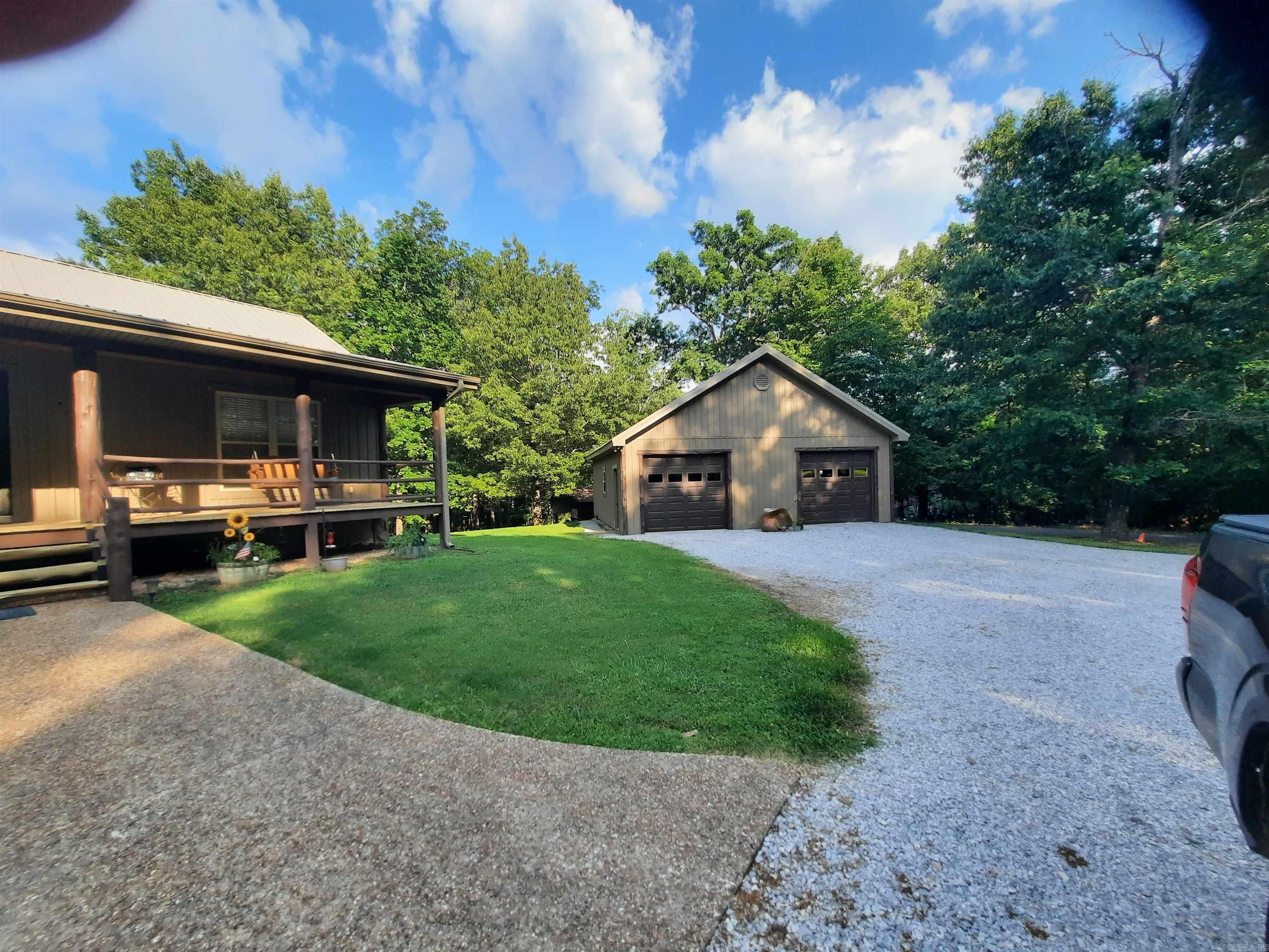 181 Country Charm Property Photo 4