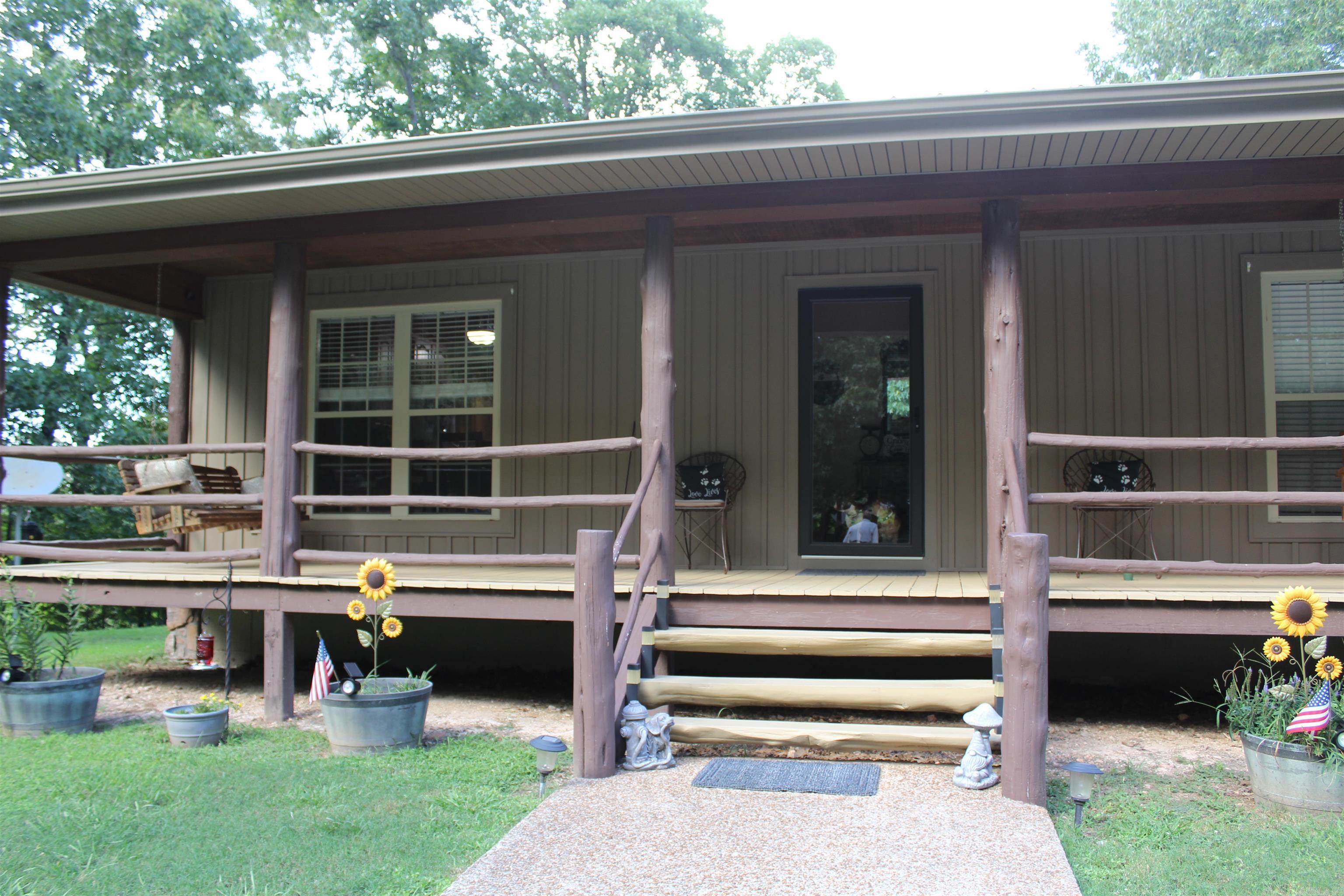 181 Country Charm Property Photo 7